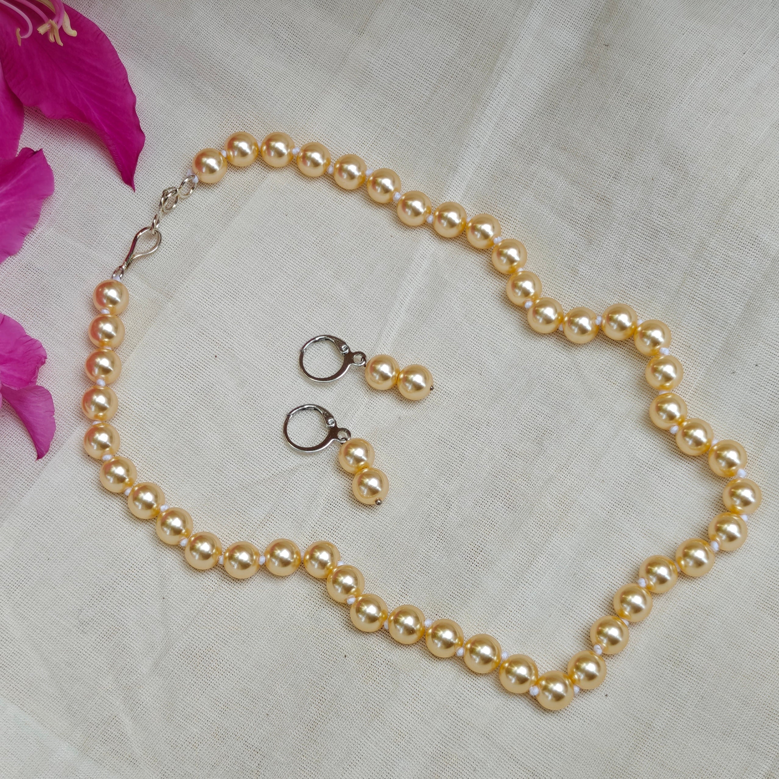 Timeless classic pearl necklace set - peach