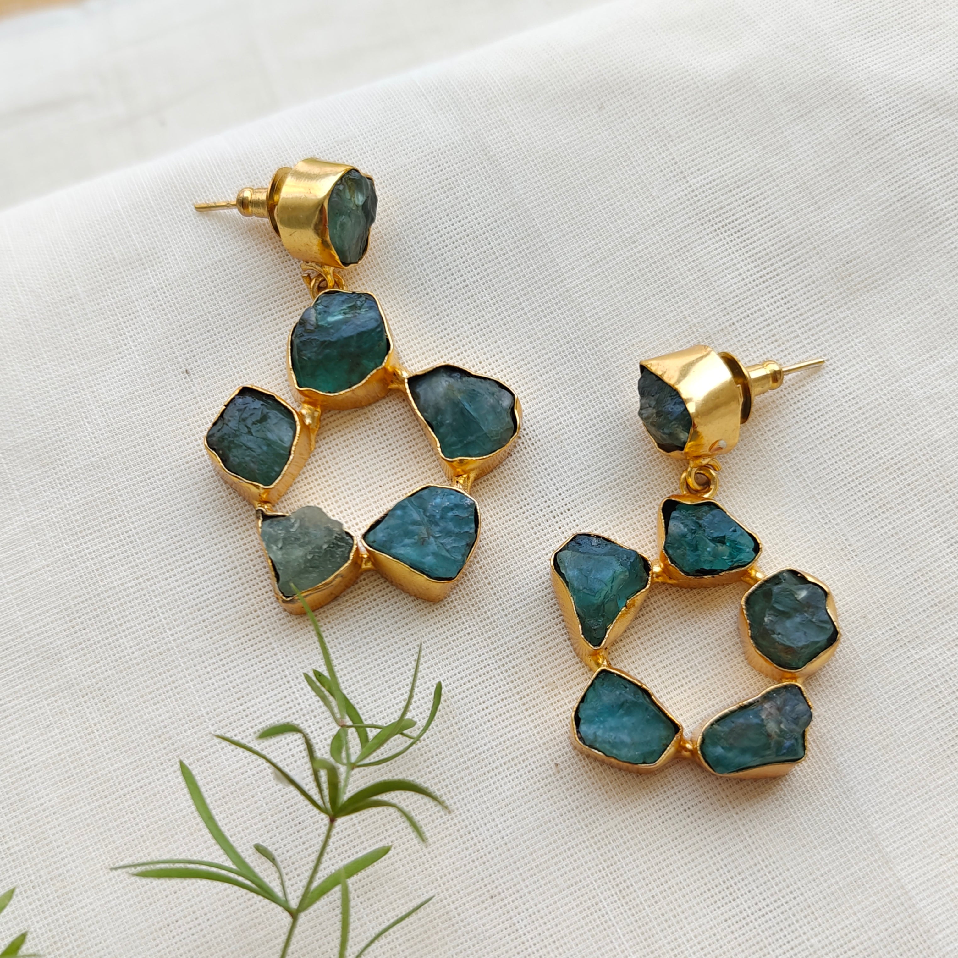 Posh uncut Aventurine stone circle drop earrings