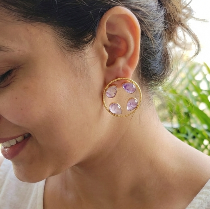 Loop studs with frosted glass stones - purple