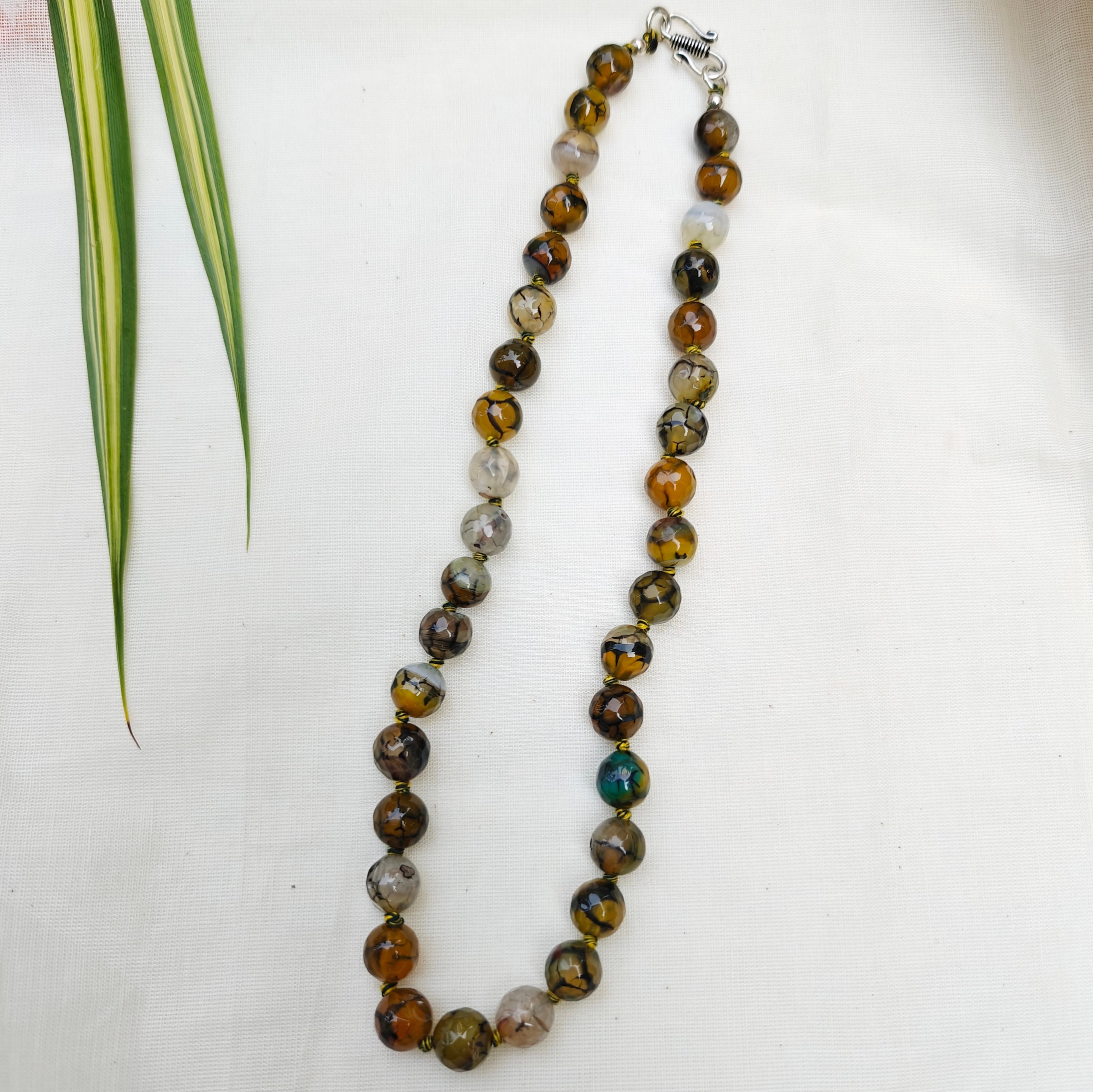 Agate beads short necklace