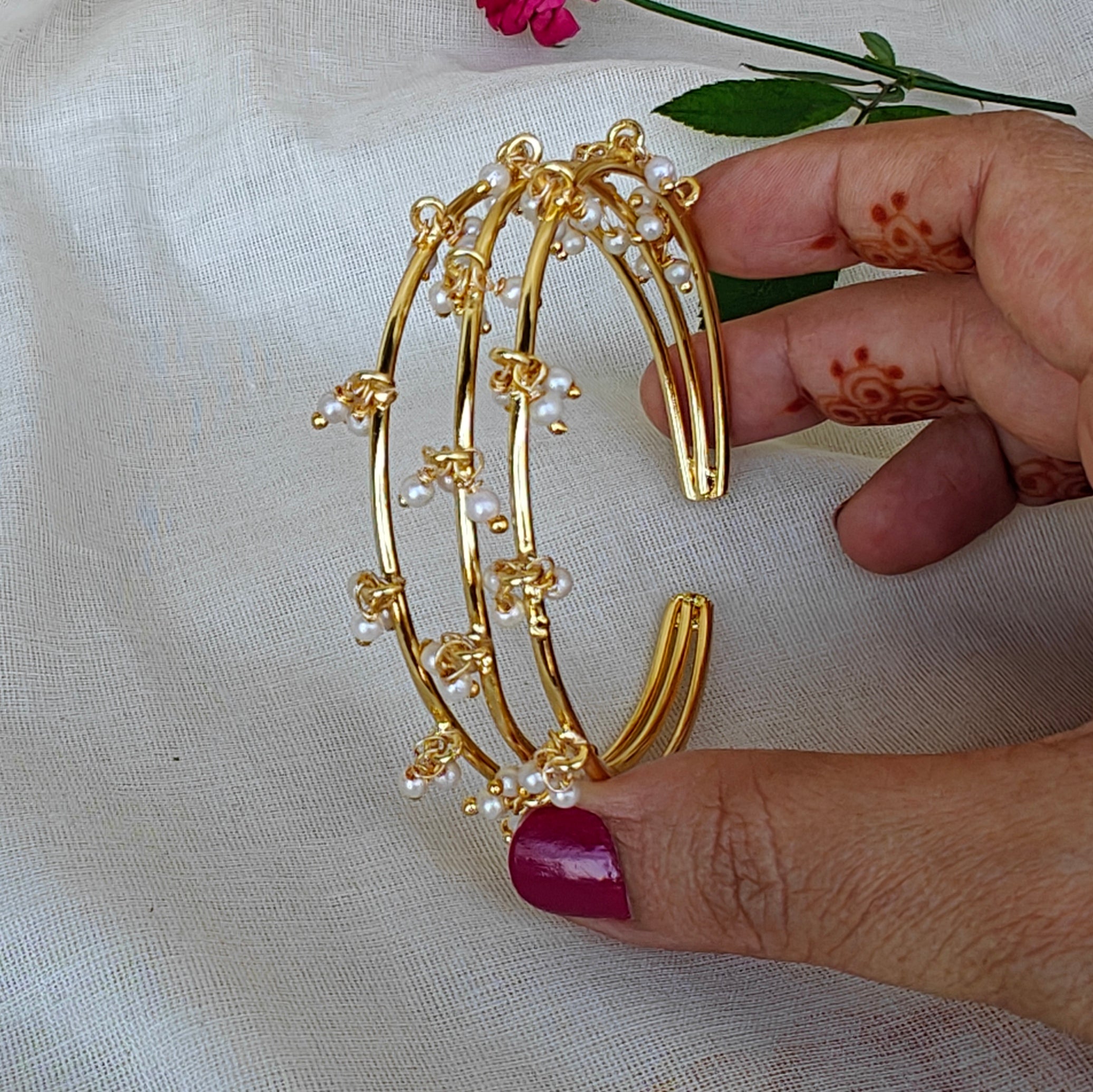 Cluster Pearls Dangle Cuff