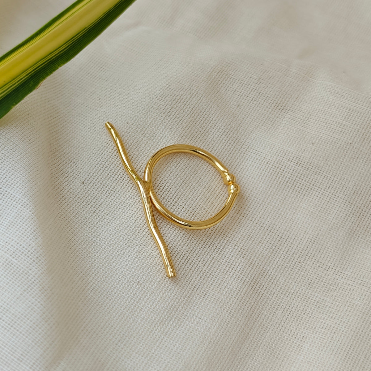 Golden Wave finger ring