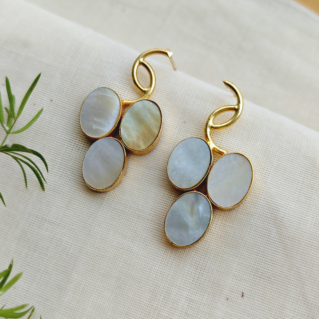 Mother of Pearls grape bunch earrings