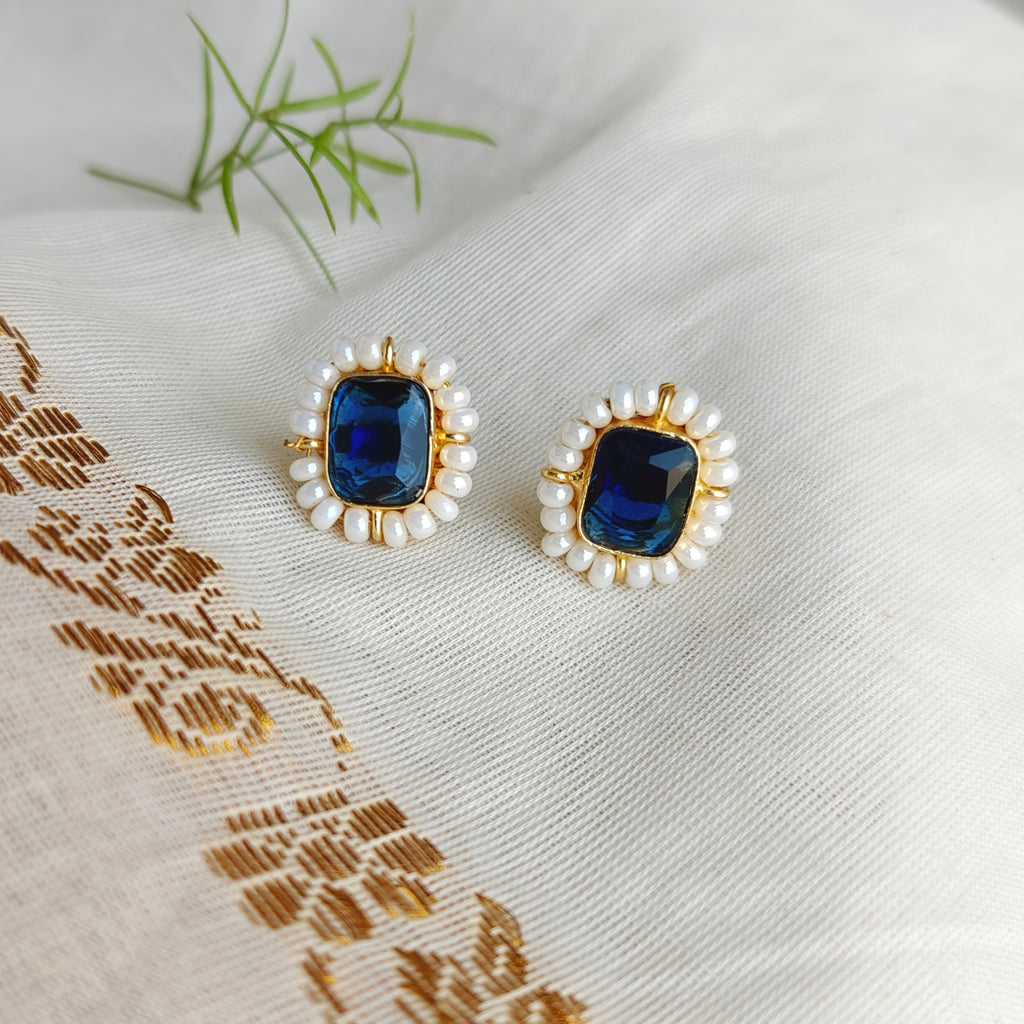 🟦 Blue Pearl Halo studs