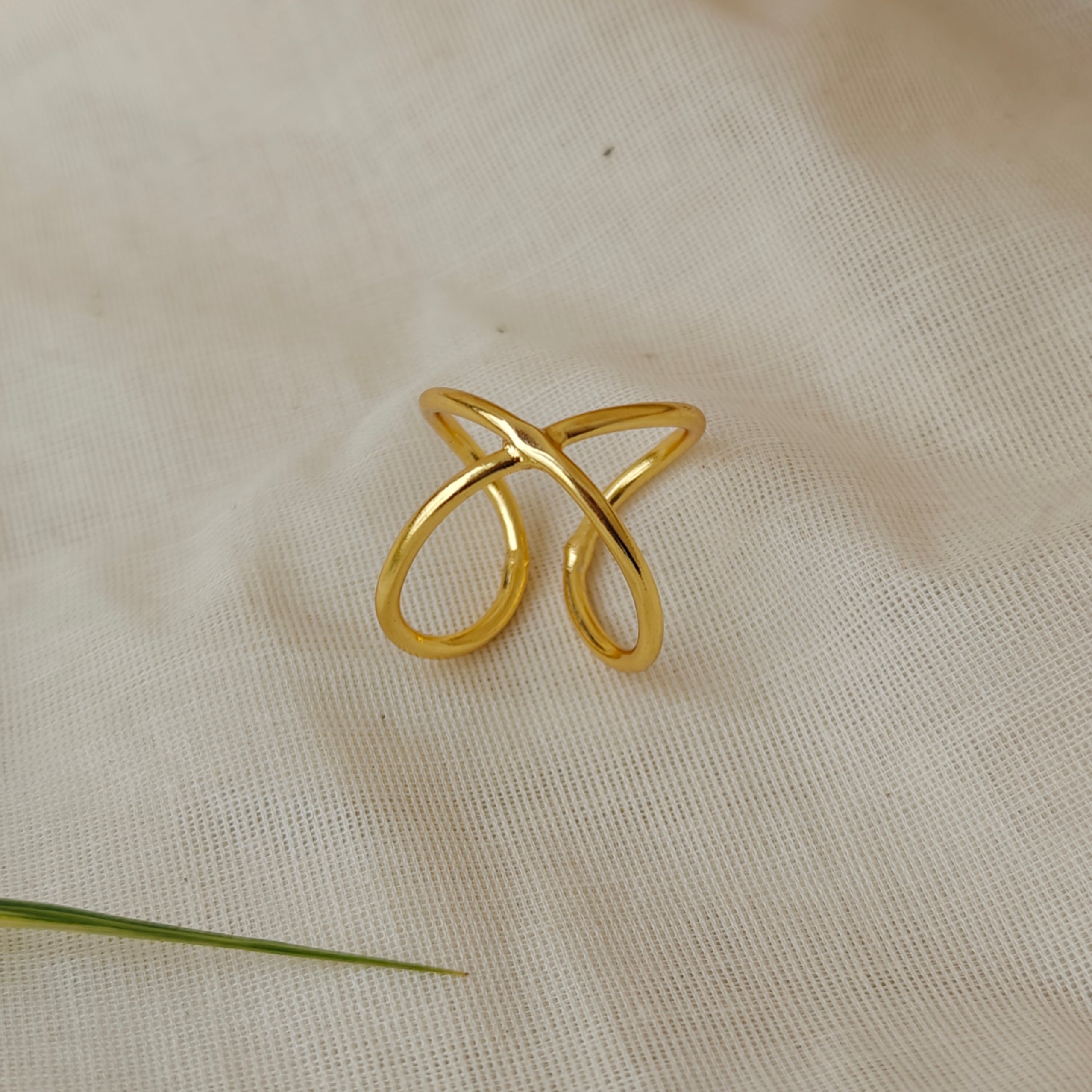 Golden Cross finger ring