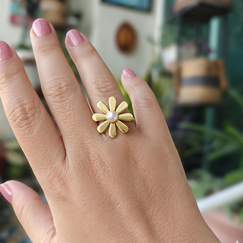 Golden Daisy Pearl Finger ring
