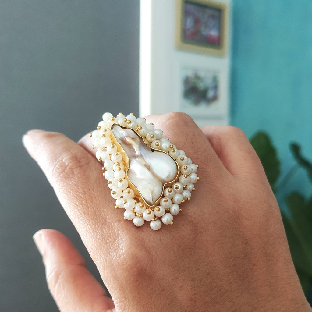 Baroque pearl and cluster pearls finger ring