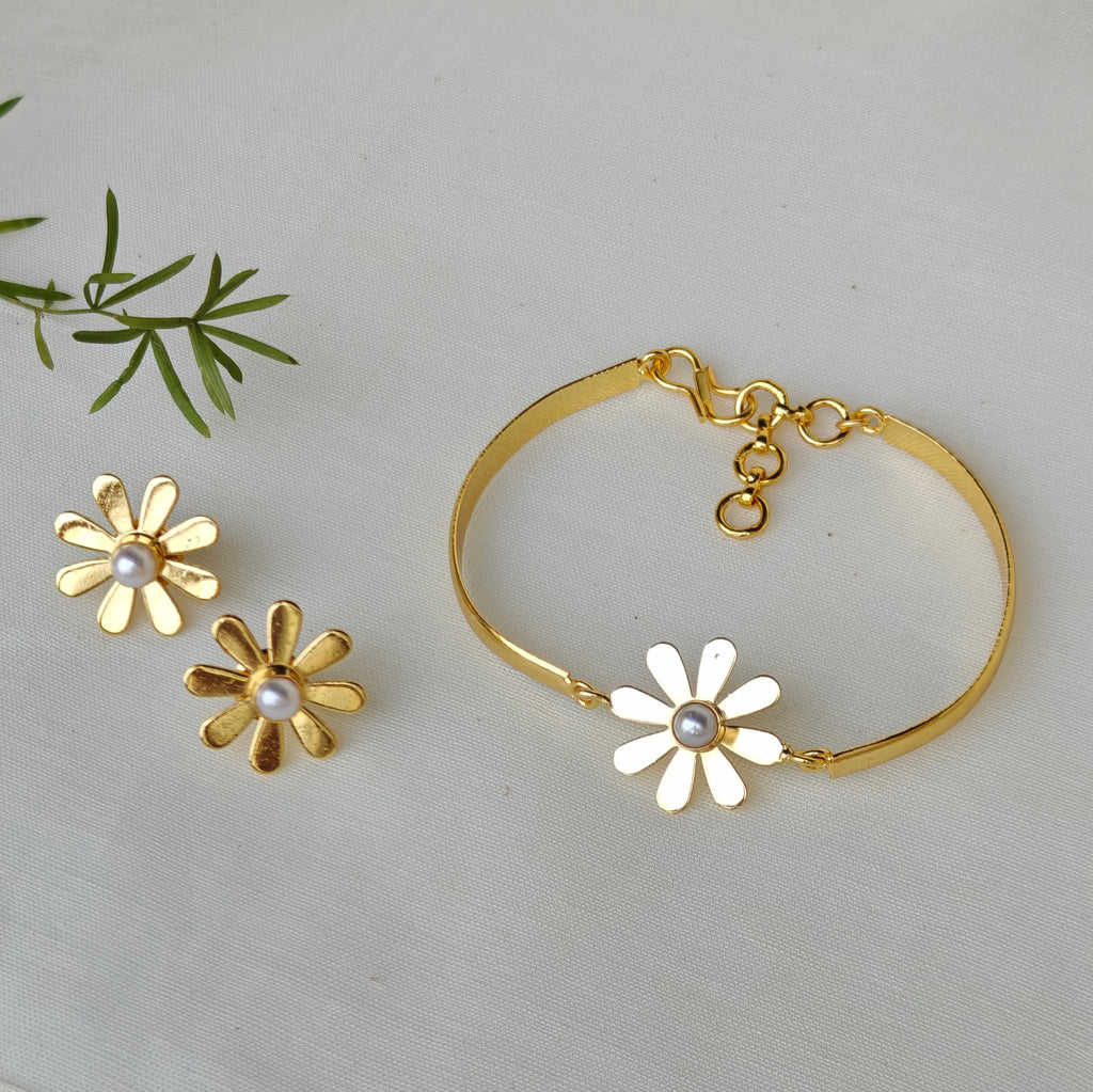 Golden Daisy Pearl Bracelet & Earrings Set