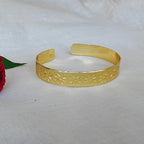 Embossed thin bracelet