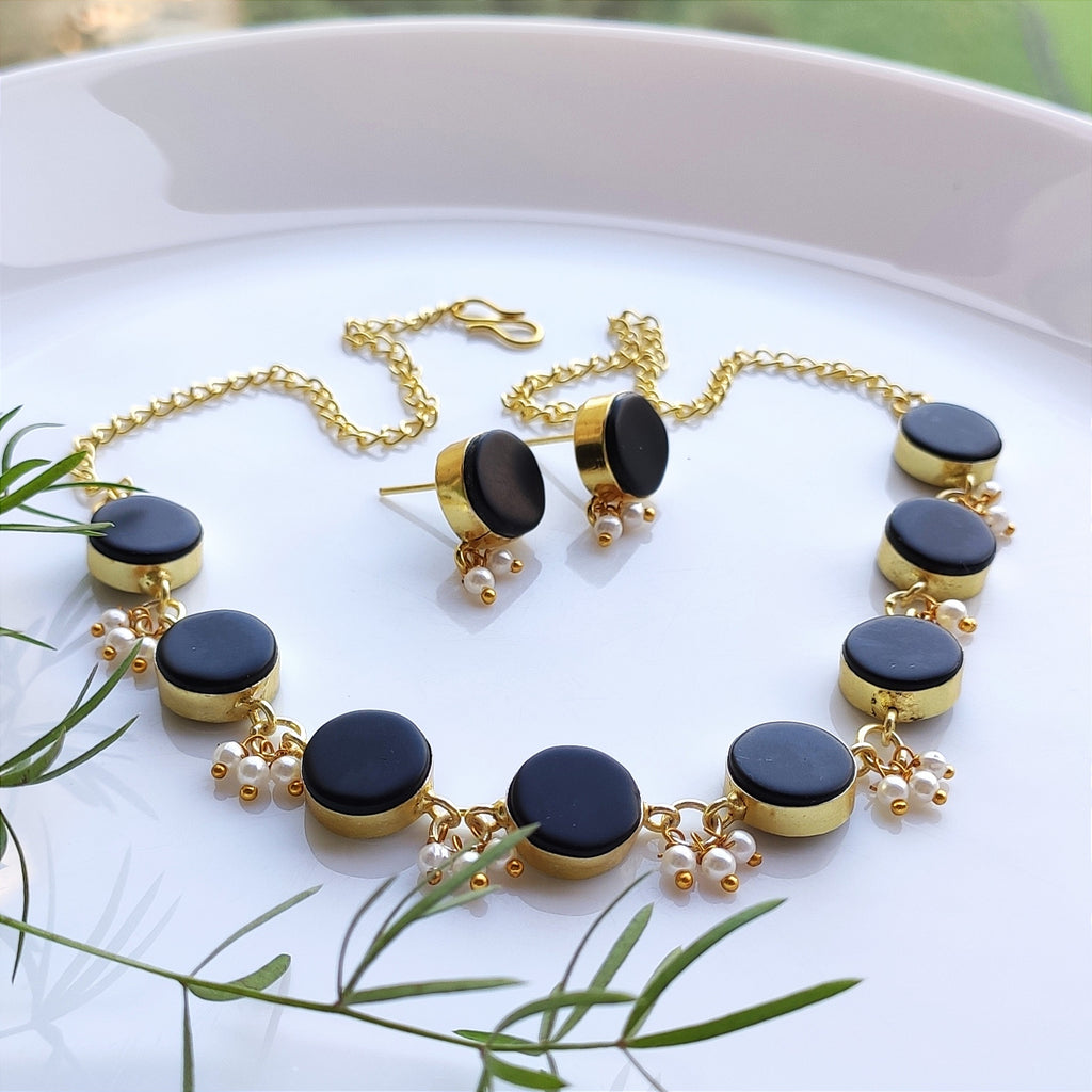 Button choker set with pearl hangings - black