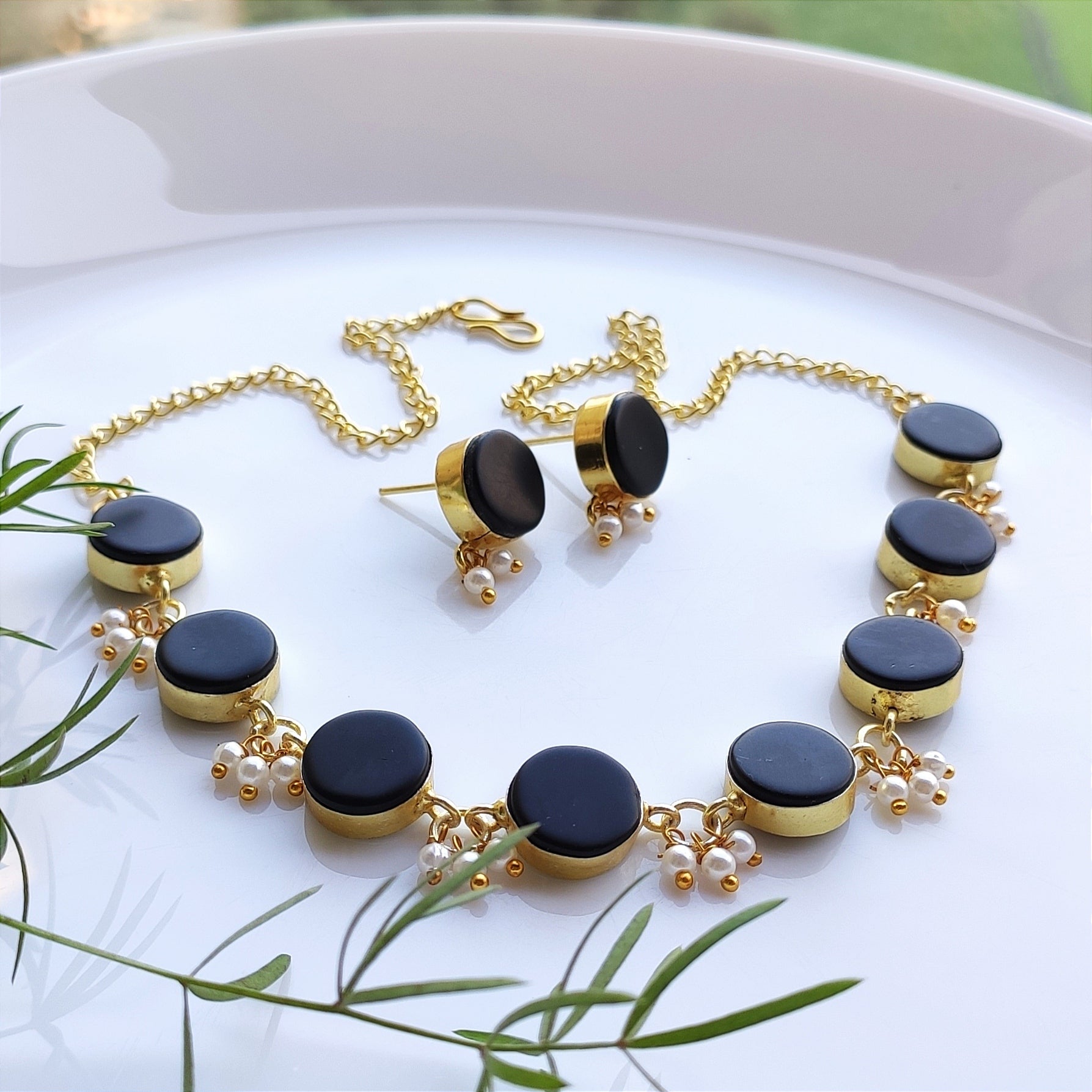 Button choker set with pearl hangings - black
