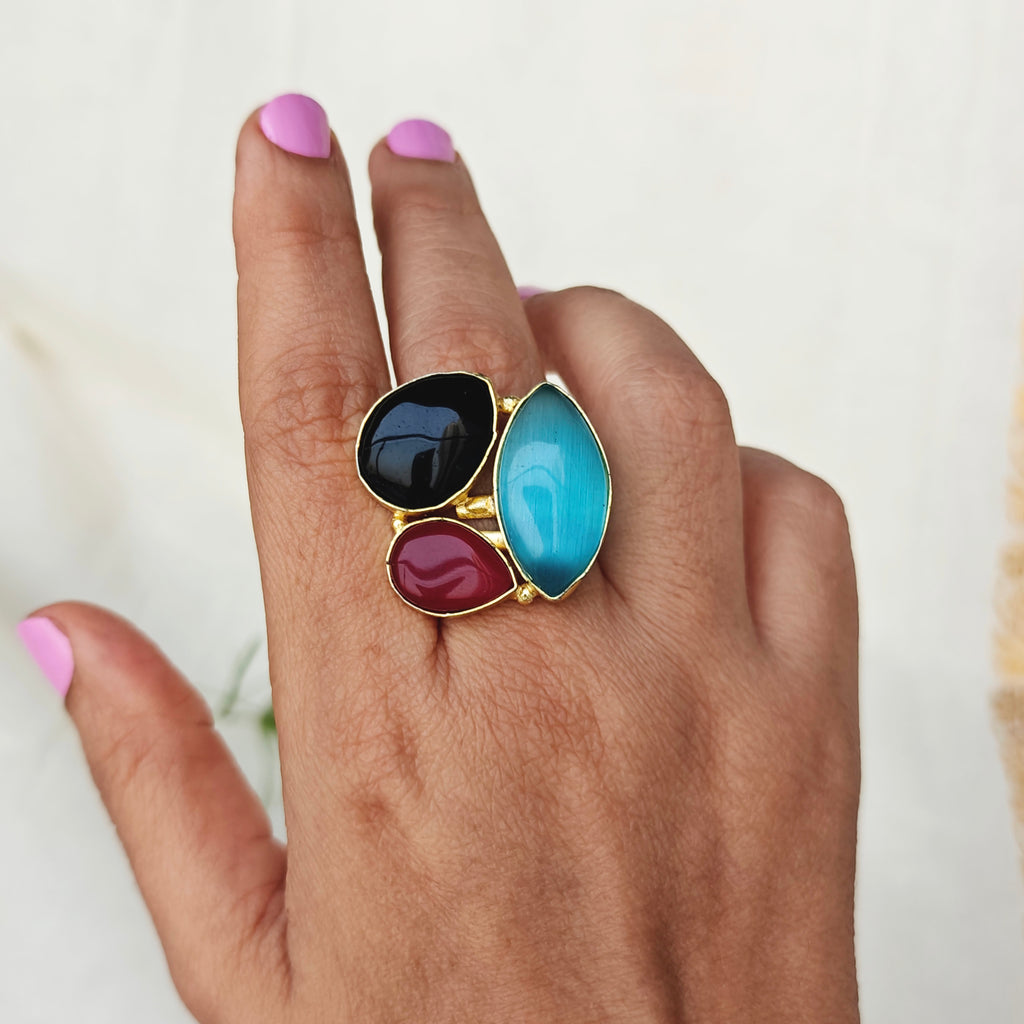 Monalisa stones trio finger ring