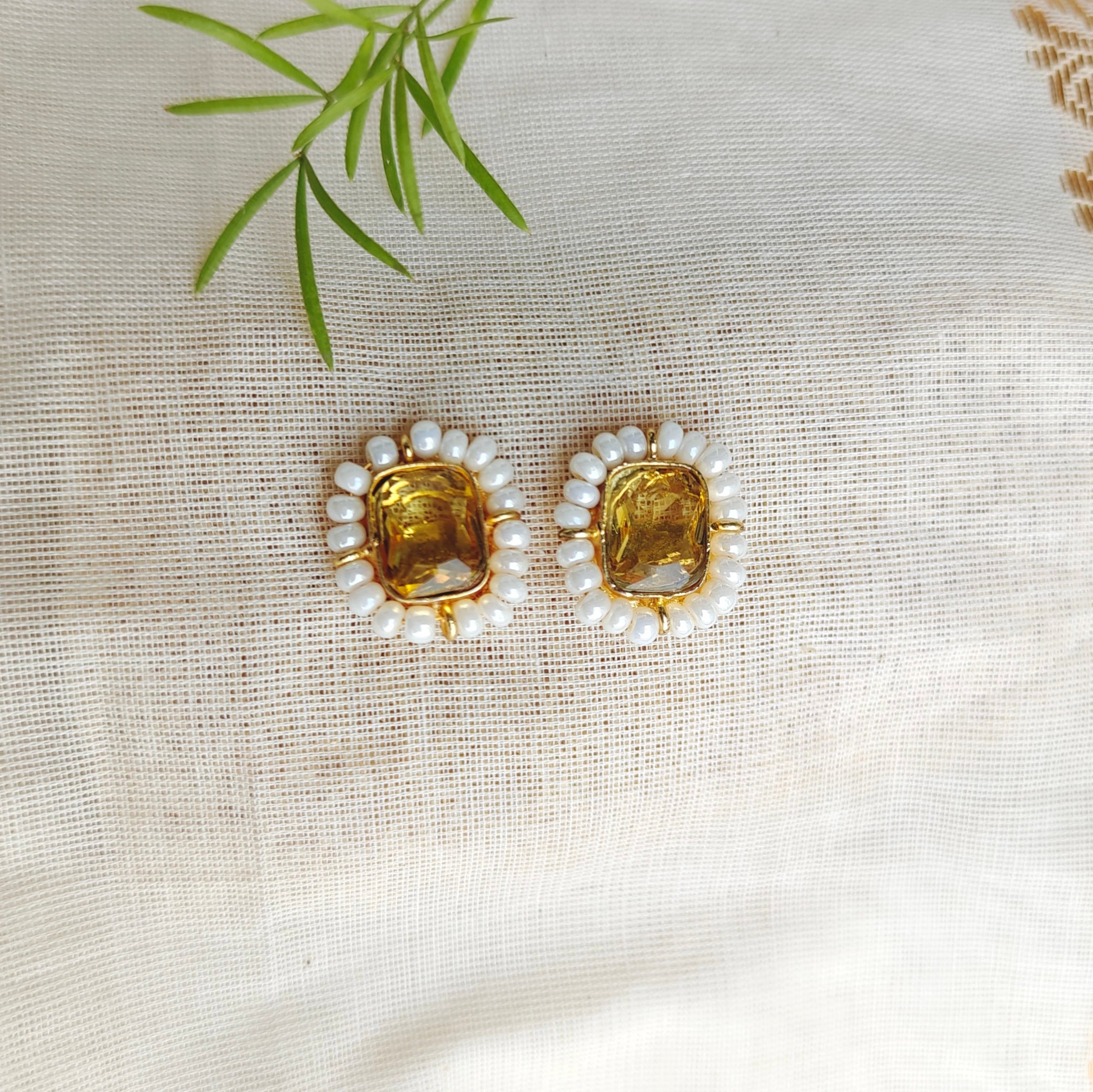 🟨 Yellow Pearl Halo studs