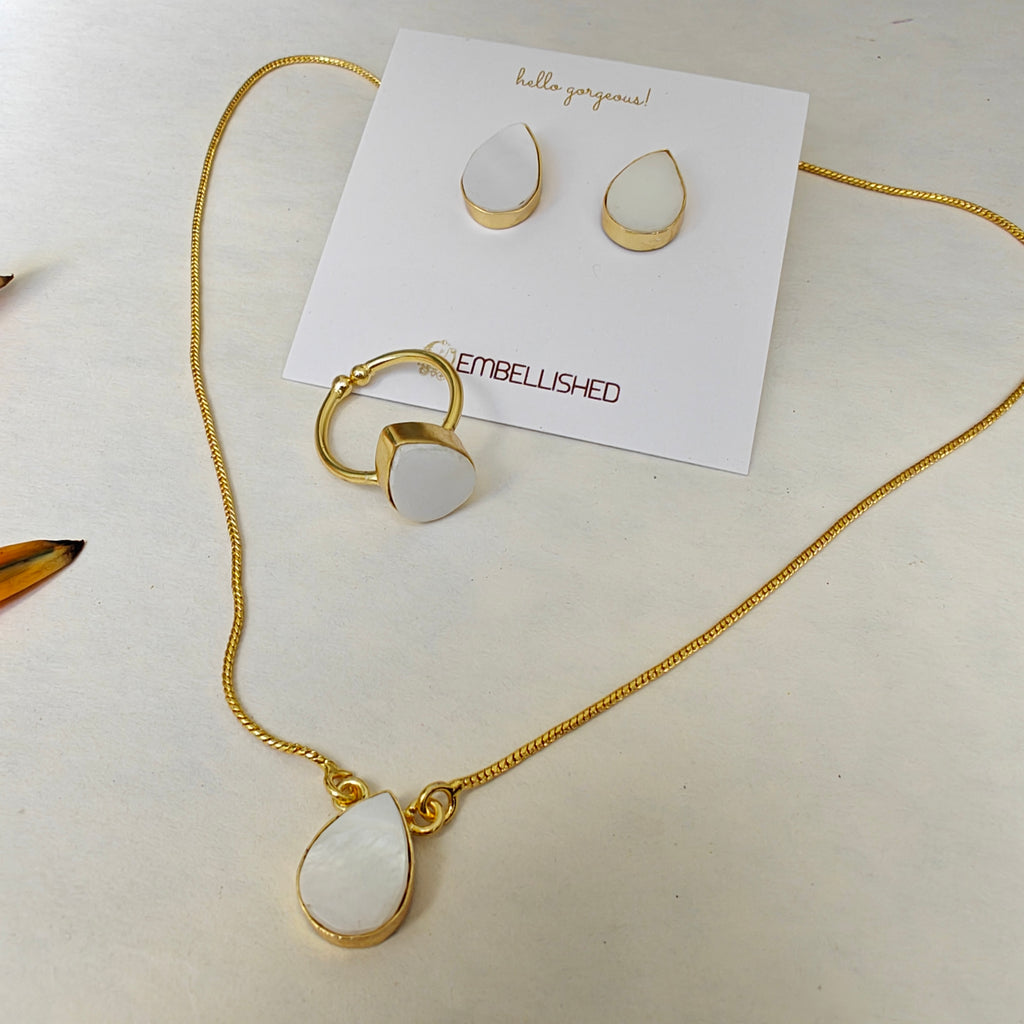 Luna Mother of Pearl Pendant Set