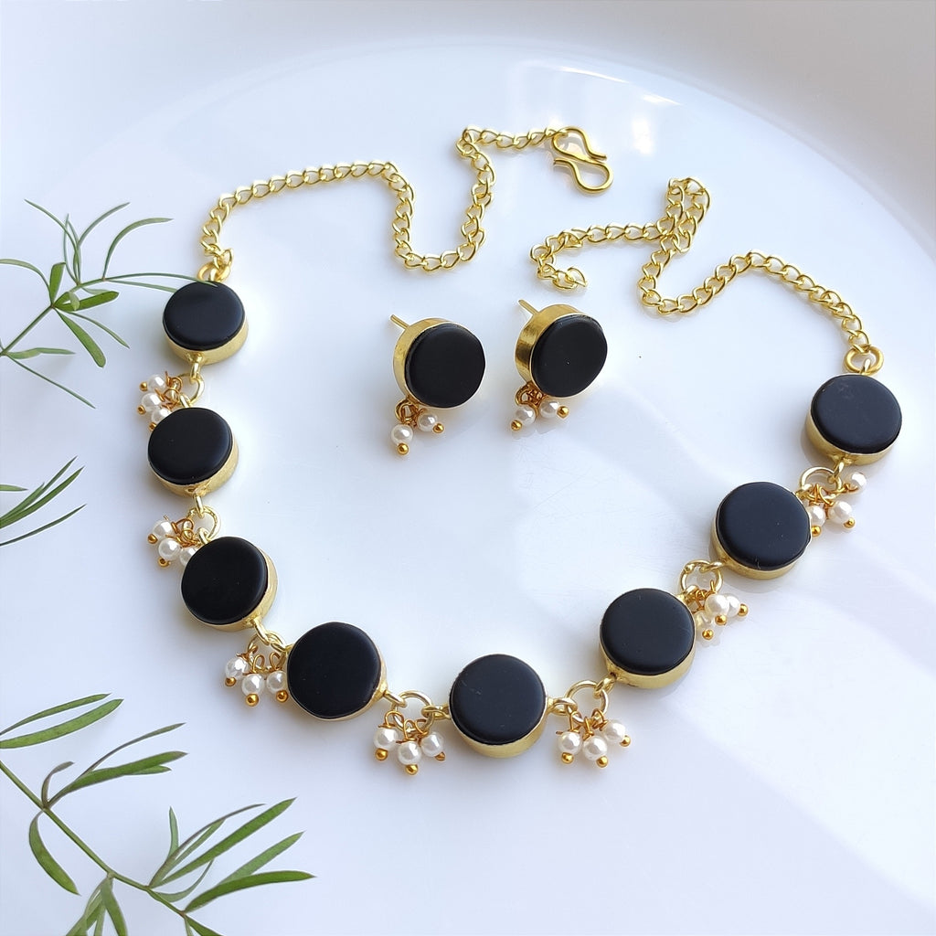 Button choker set with pearl hangings - black