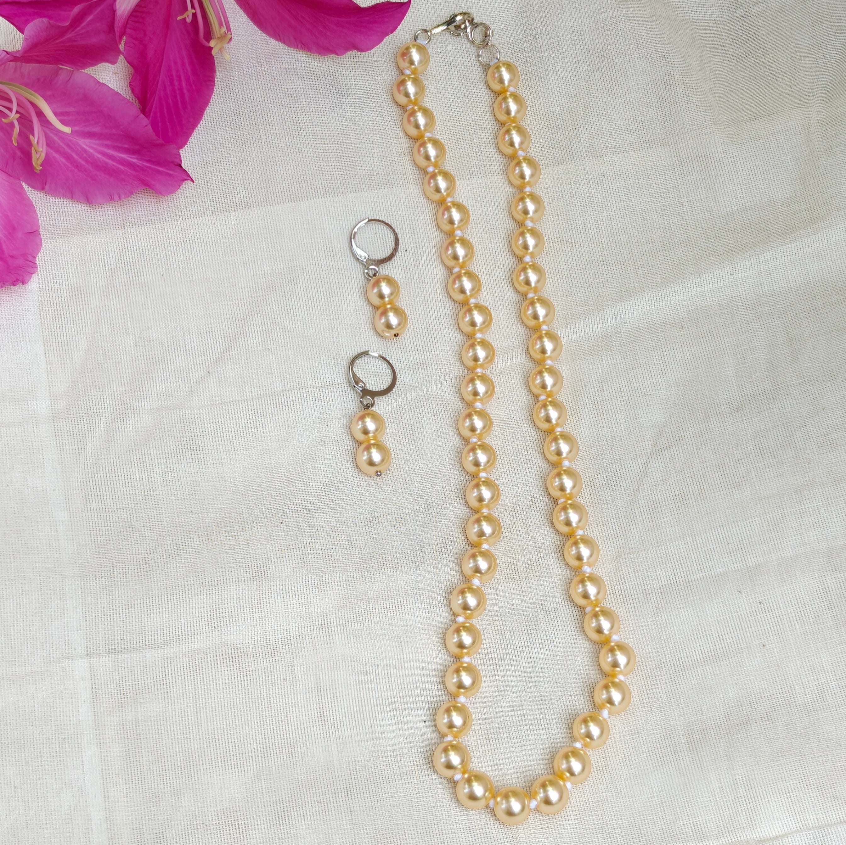 Timeless classic pearl necklace set - peach