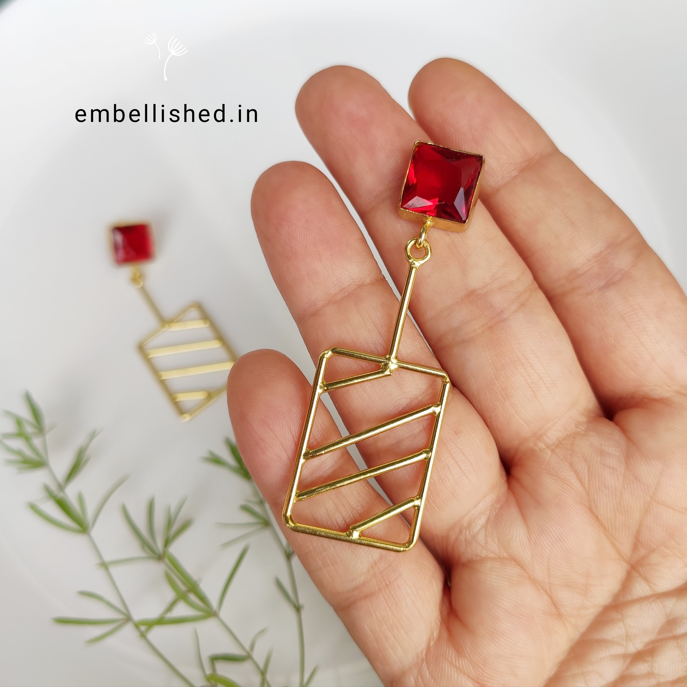 Geometric grid drop earrings - red