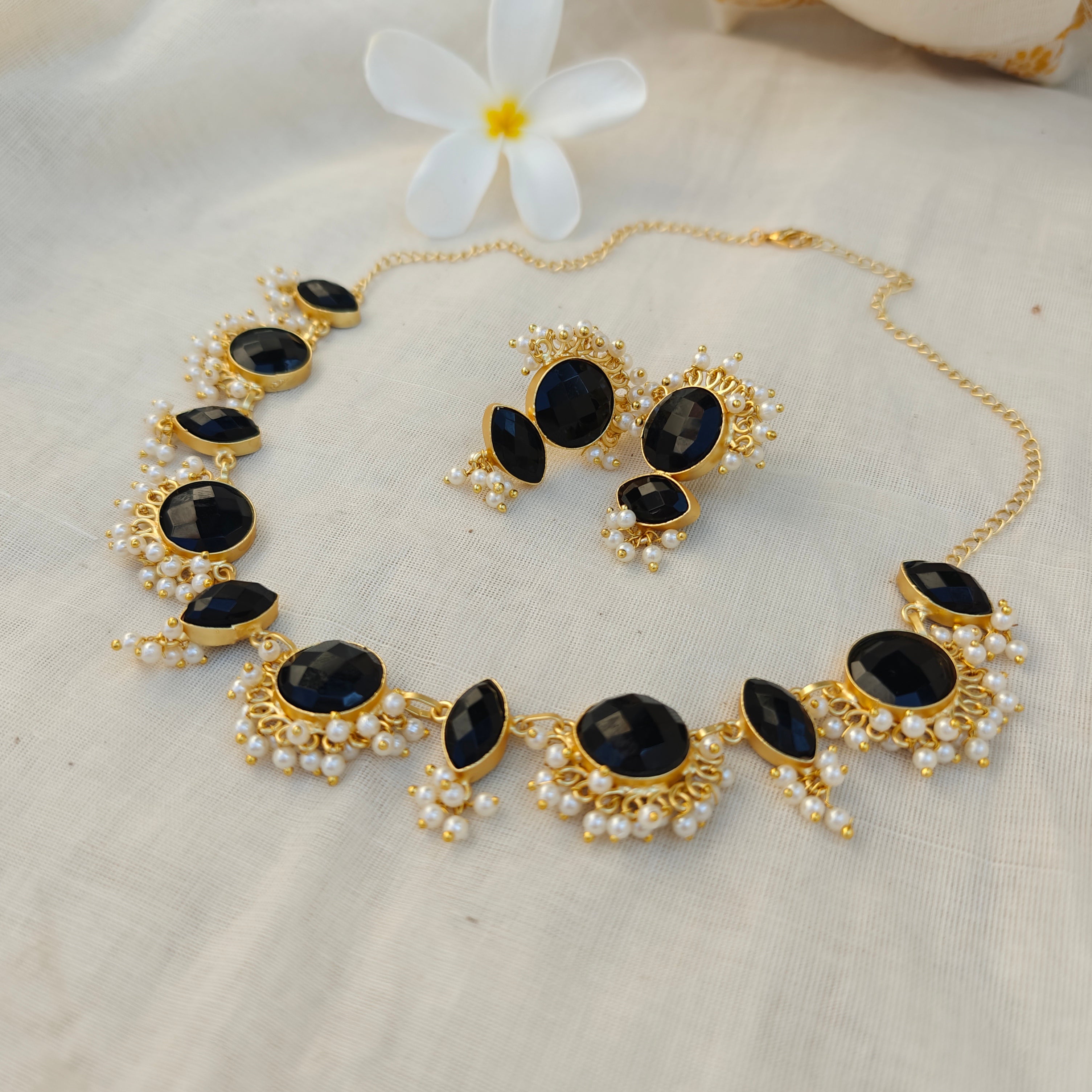 Black Blushing Petals Pearl Necklace set