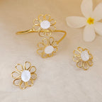 White Bloom Daisy Bracelet and Earrings Set