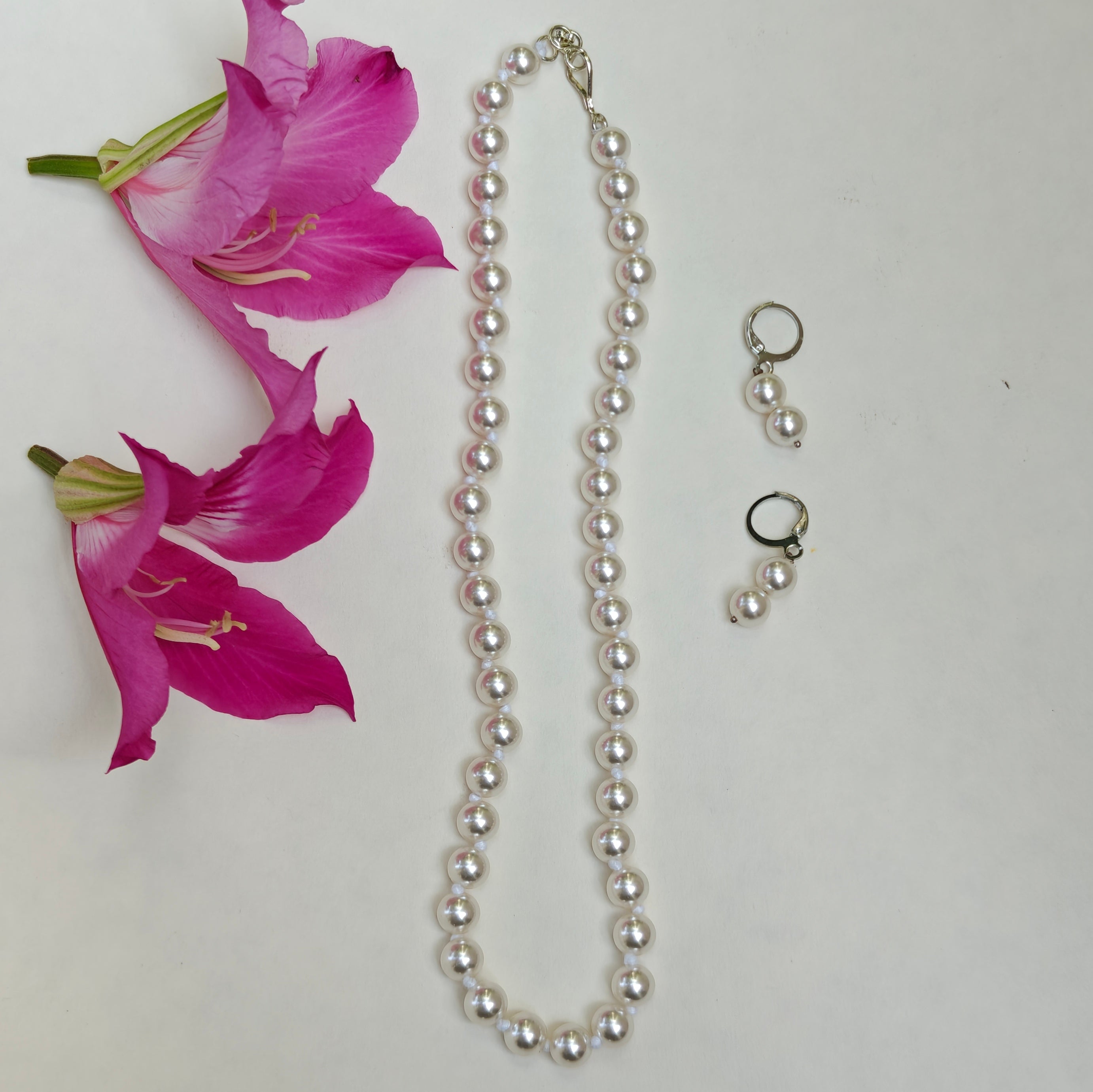 Timeless classic pearl necklace set - white