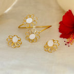 White Bloom Daisy Bracelet and Earrings Set