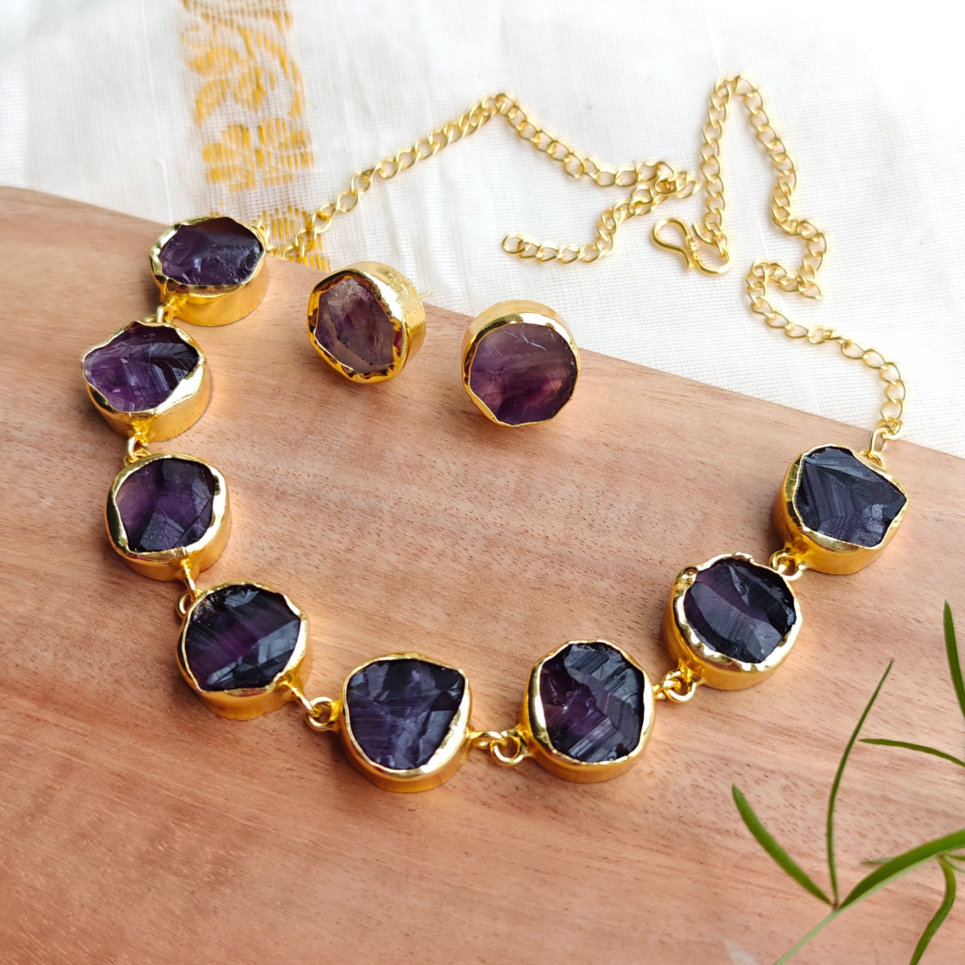 Amethyst buttons choker with studs