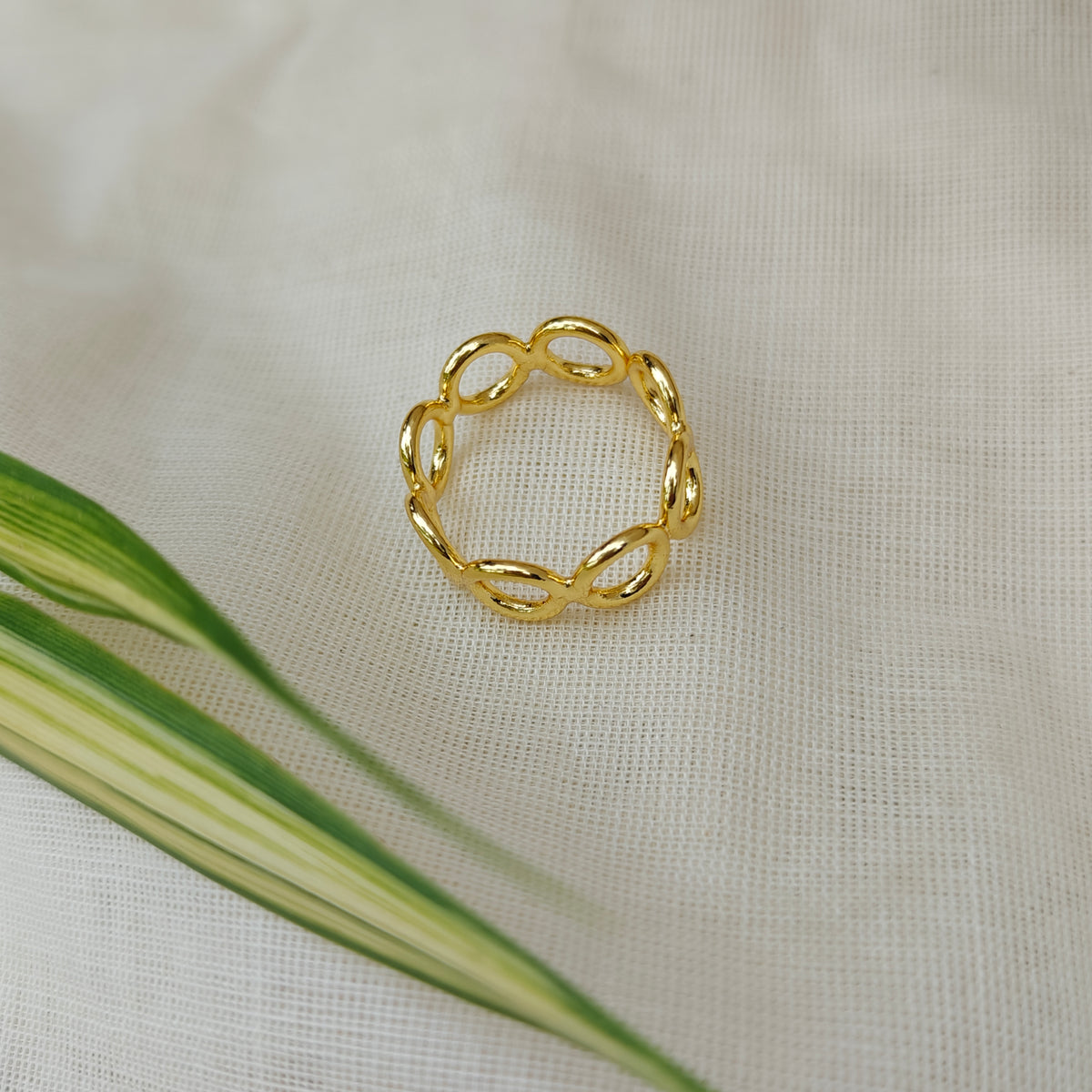 Golden Bubbles Band finger ring