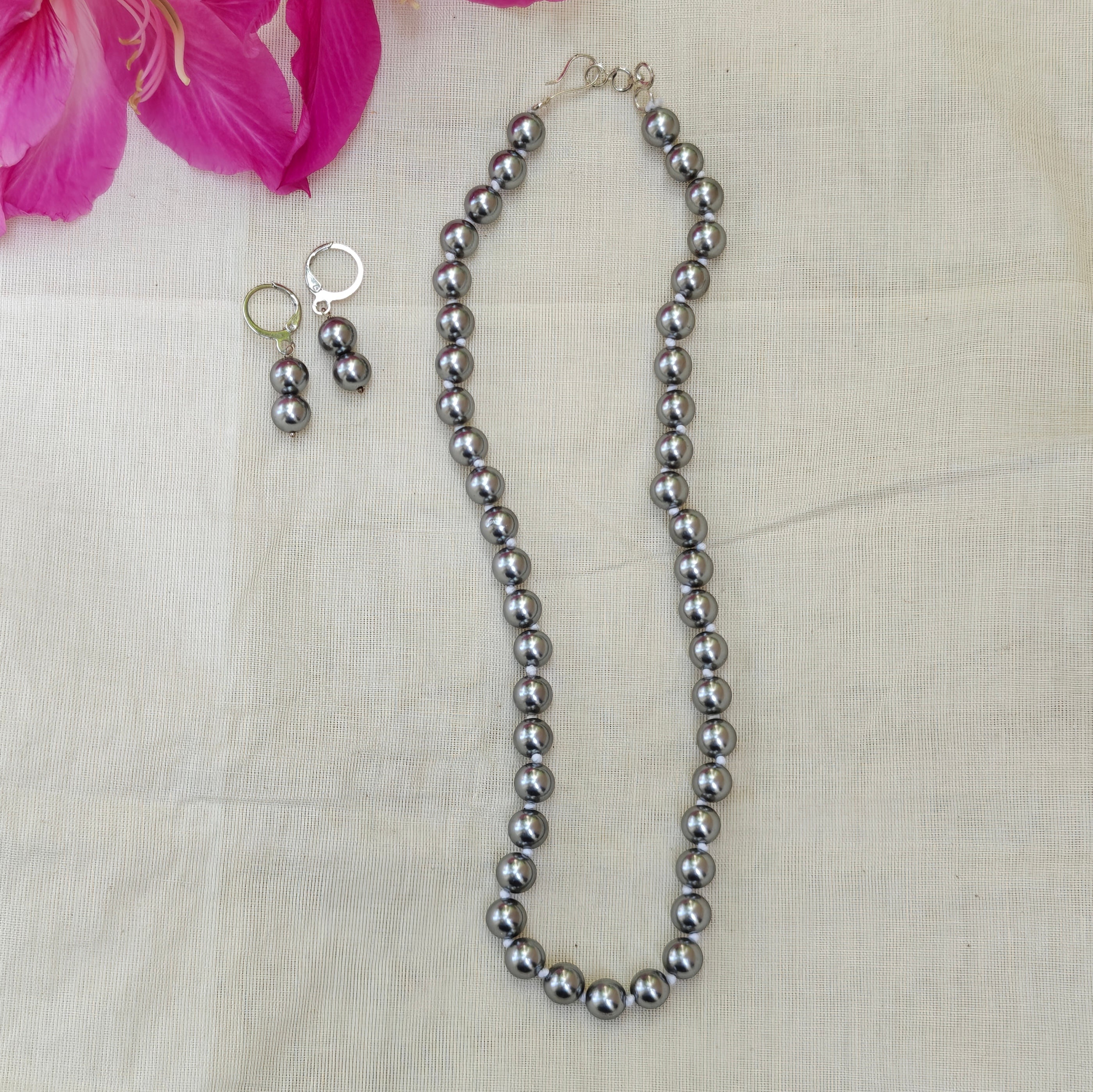 Timeless classic pearl necklace set - grey
