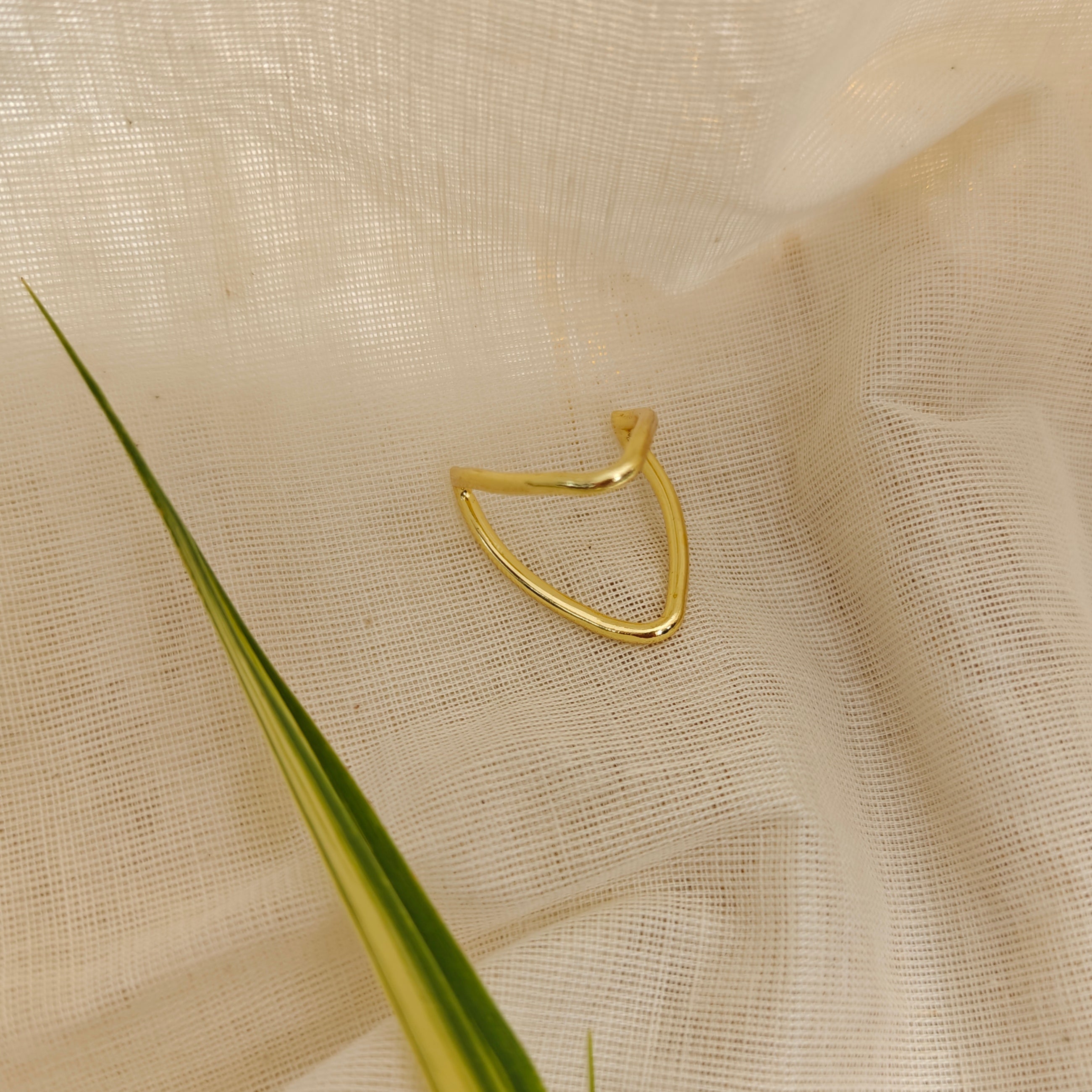 Golden Wishbone finger ring