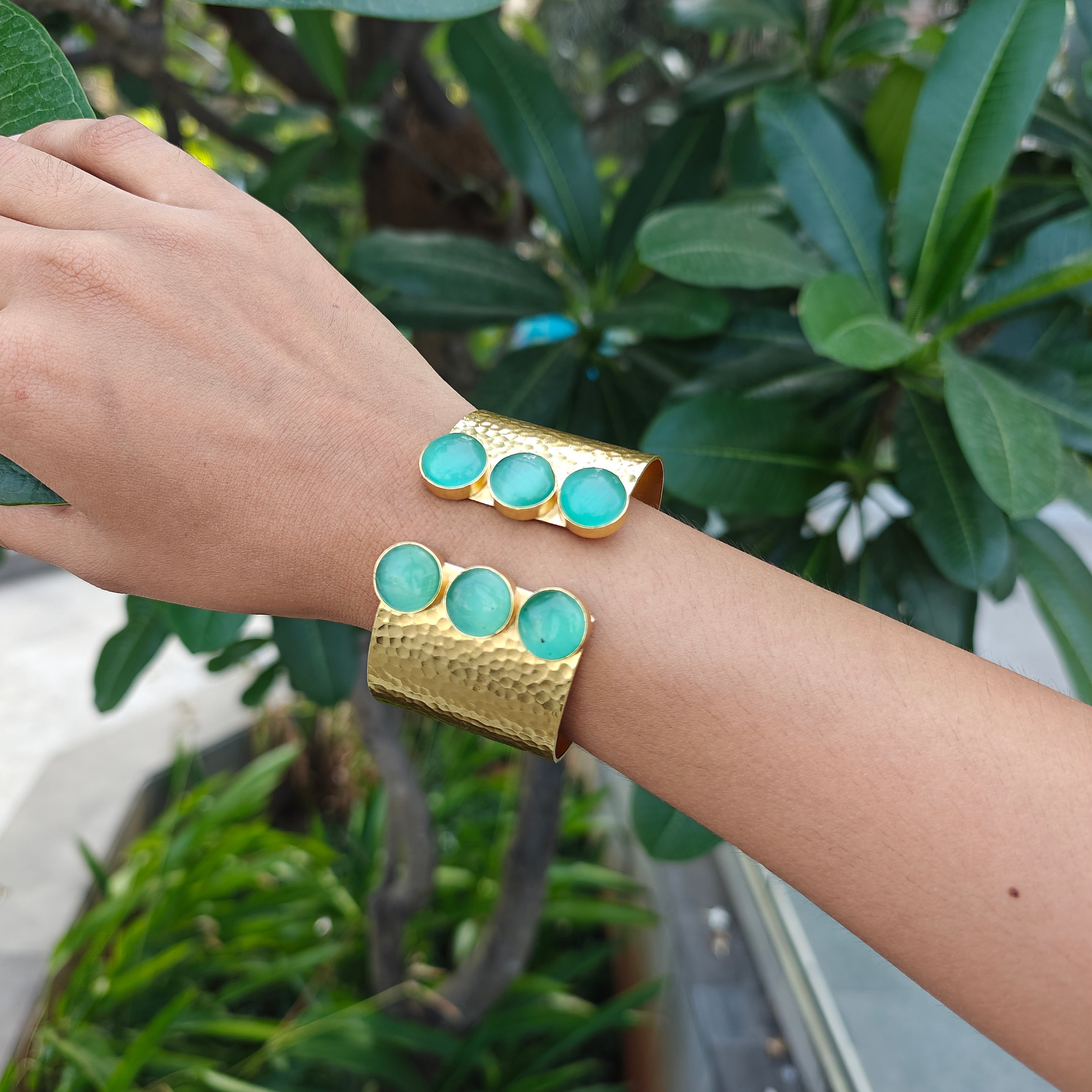 Hammered Gold Monalisa Statement Cuff - mint