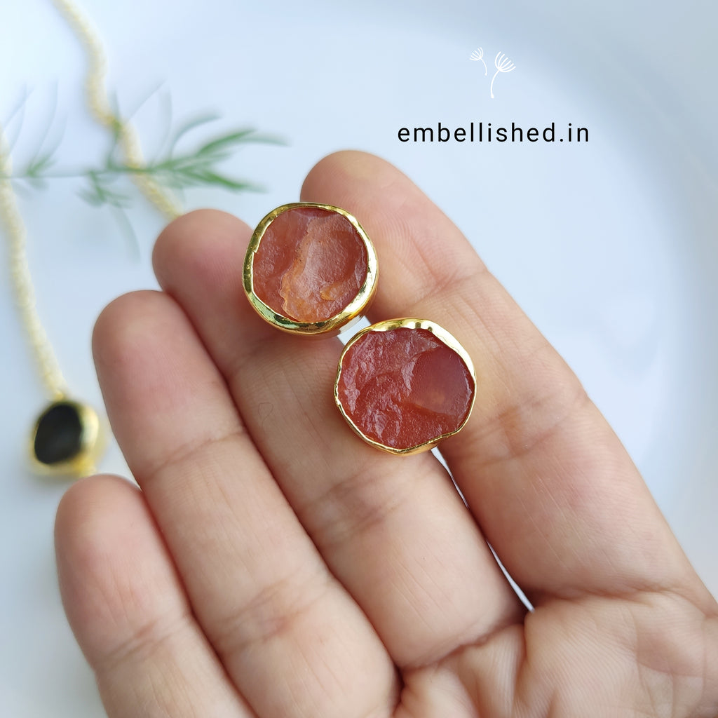 Multi quartz buttons choker with studs