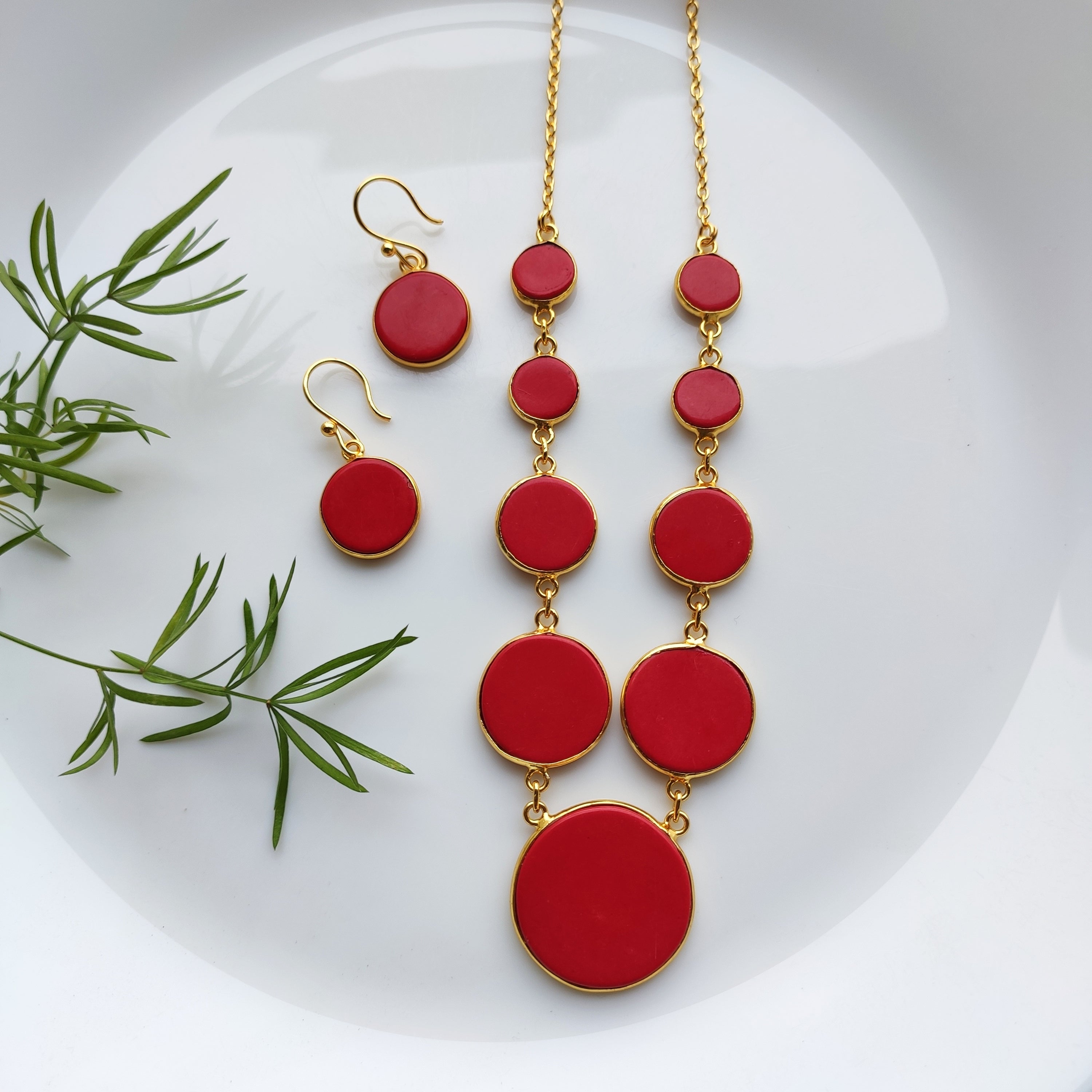 Scarlet orbit necklace set