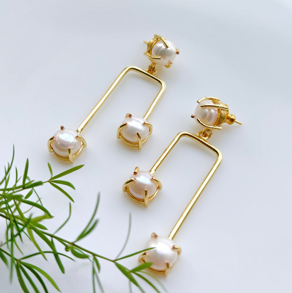 Pearl Swing Melody Earrings