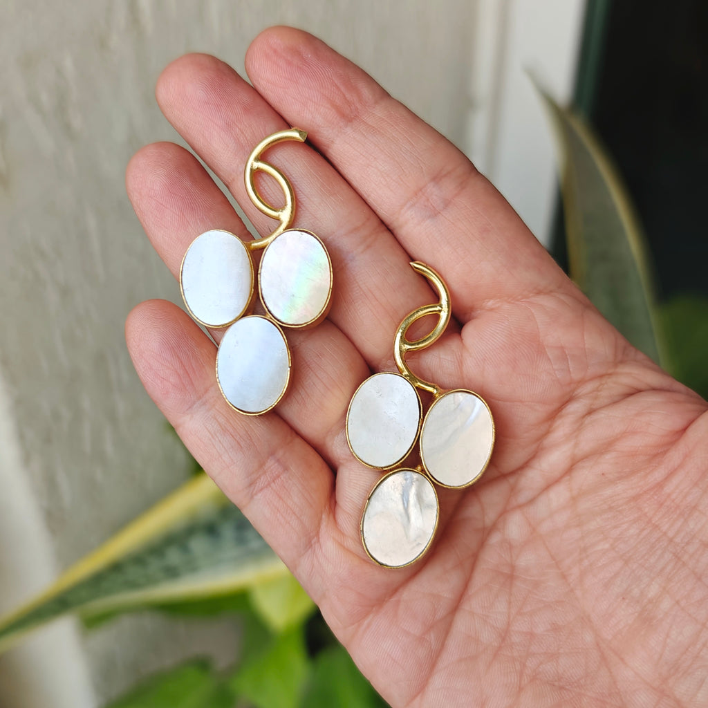 Mother of Pearls grape bunch earrings