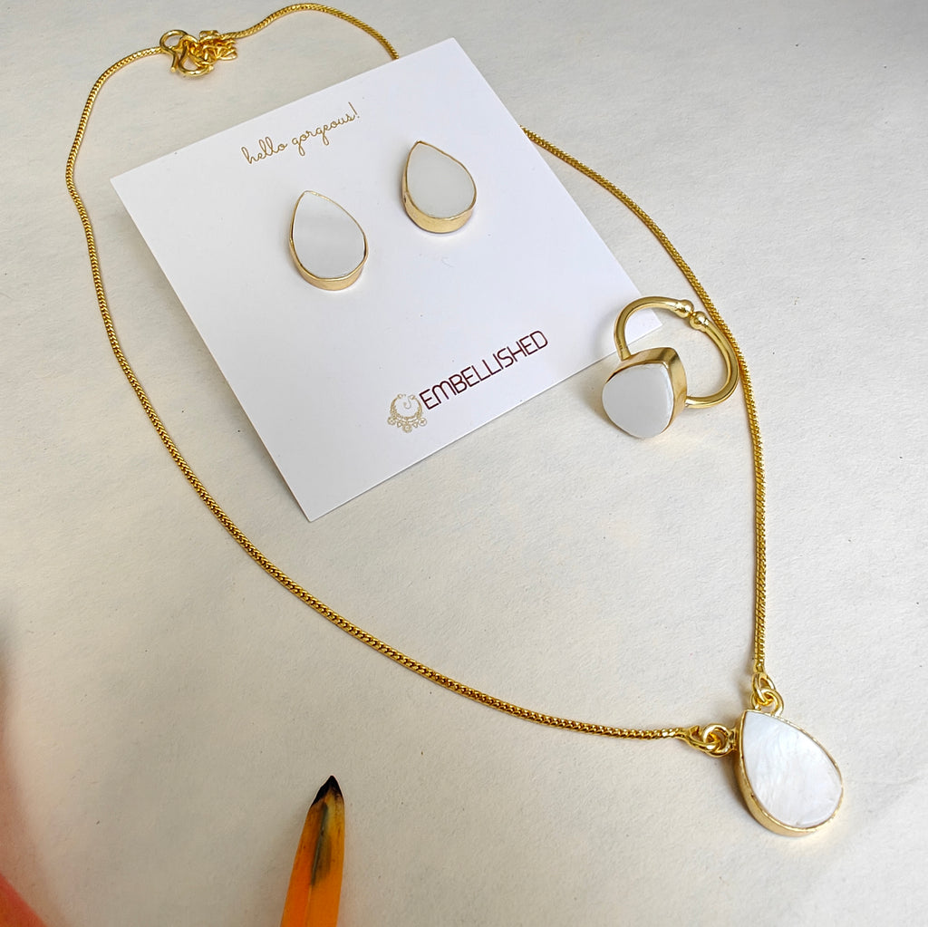 Luna Mother of Pearl Pendant Set