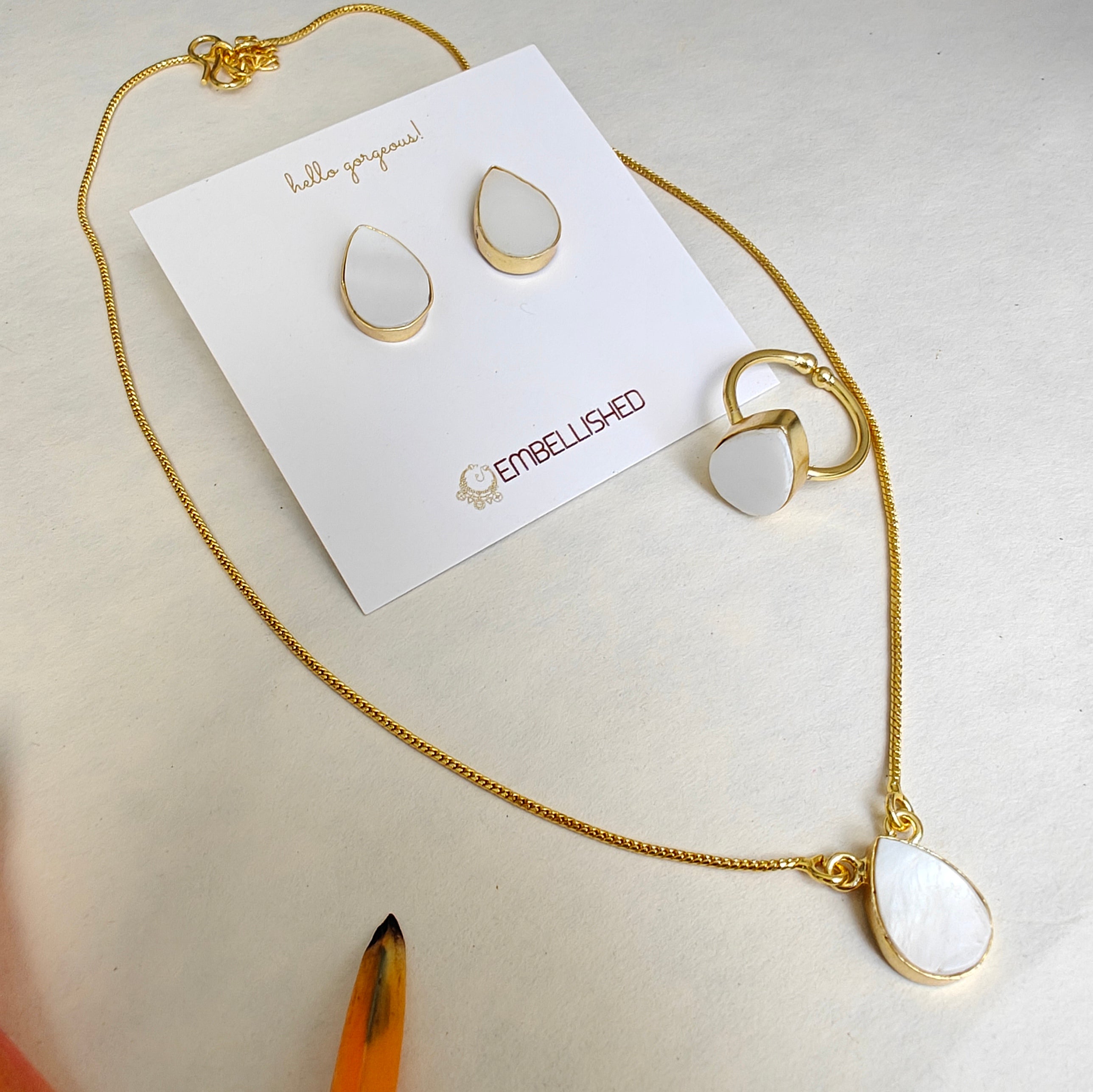 Luna Mother of Pearl Pendant Set