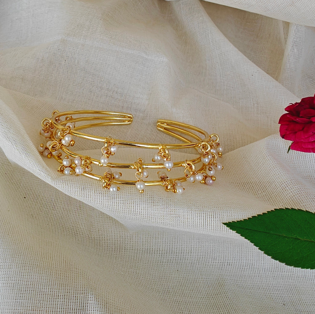 Cluster Pearls Dangle Cuff