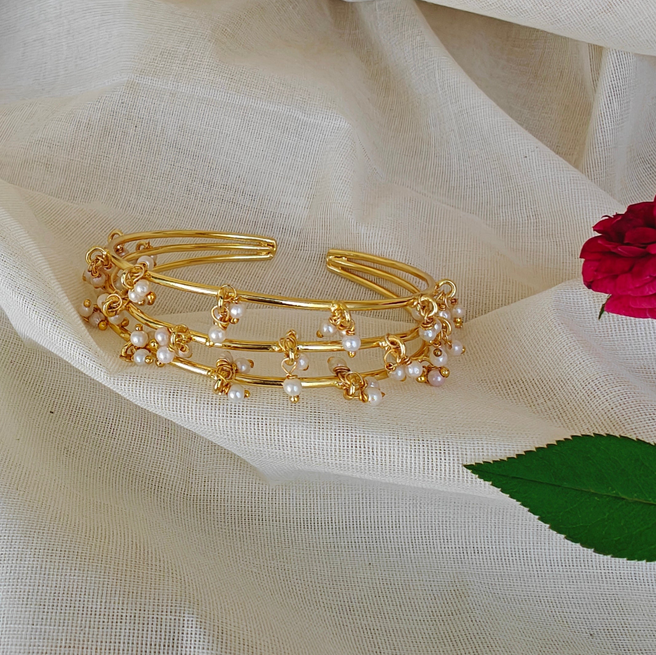 Cluster Pearls Dangle Cuff