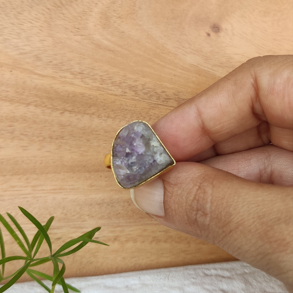 Amethyst nugget finger ring