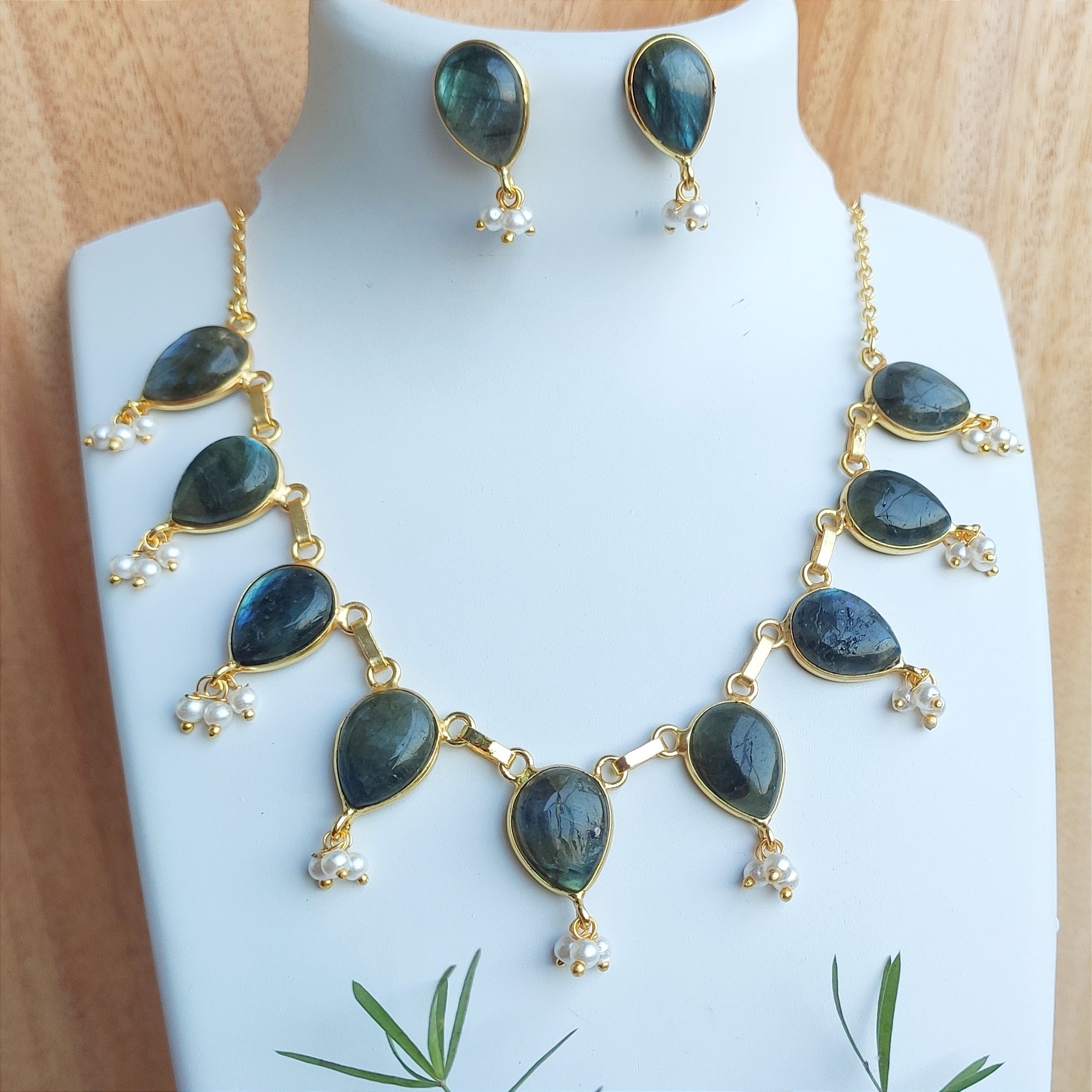 Raindrops choker set with pearl hangings - labradorite