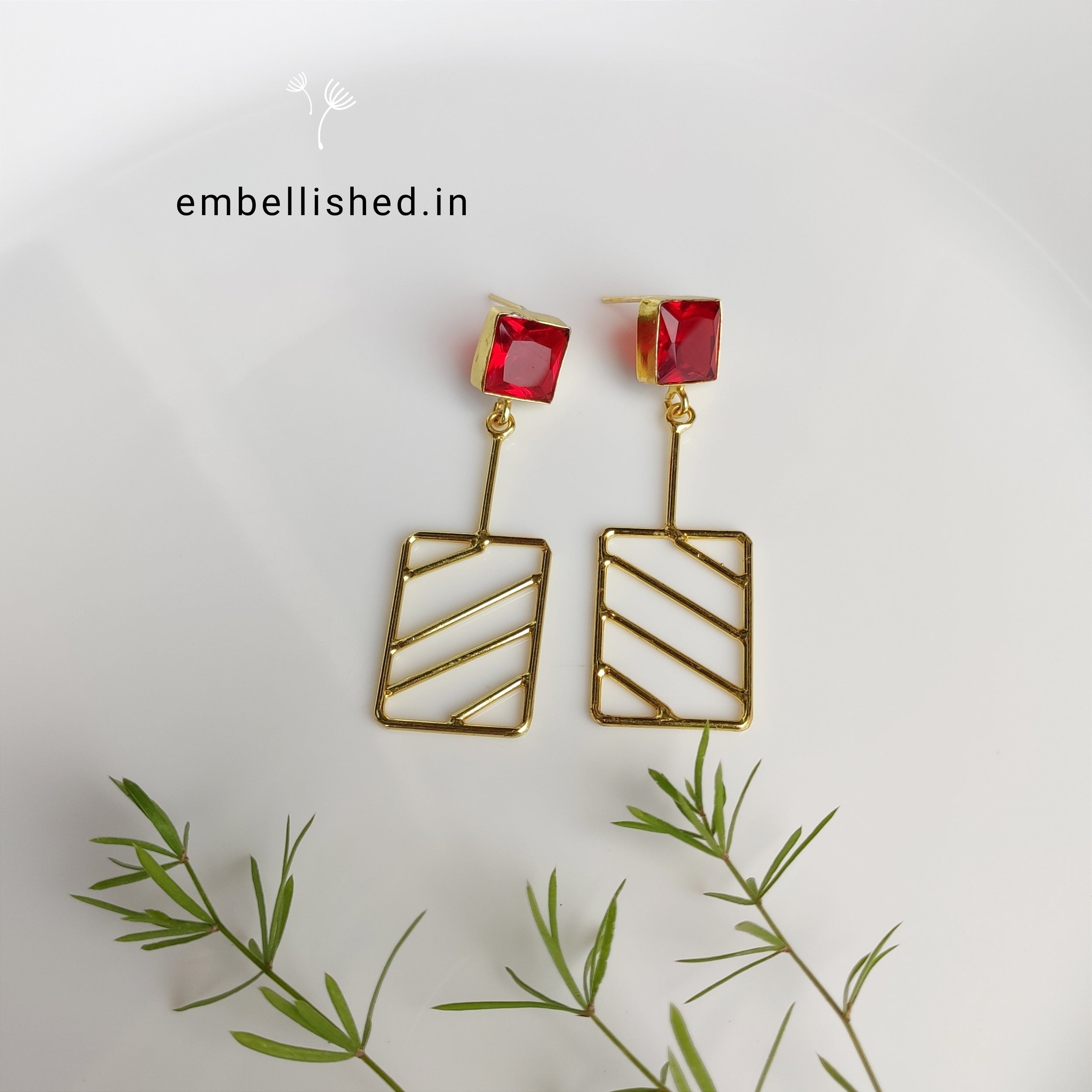 Geometric grid drop earrings - red