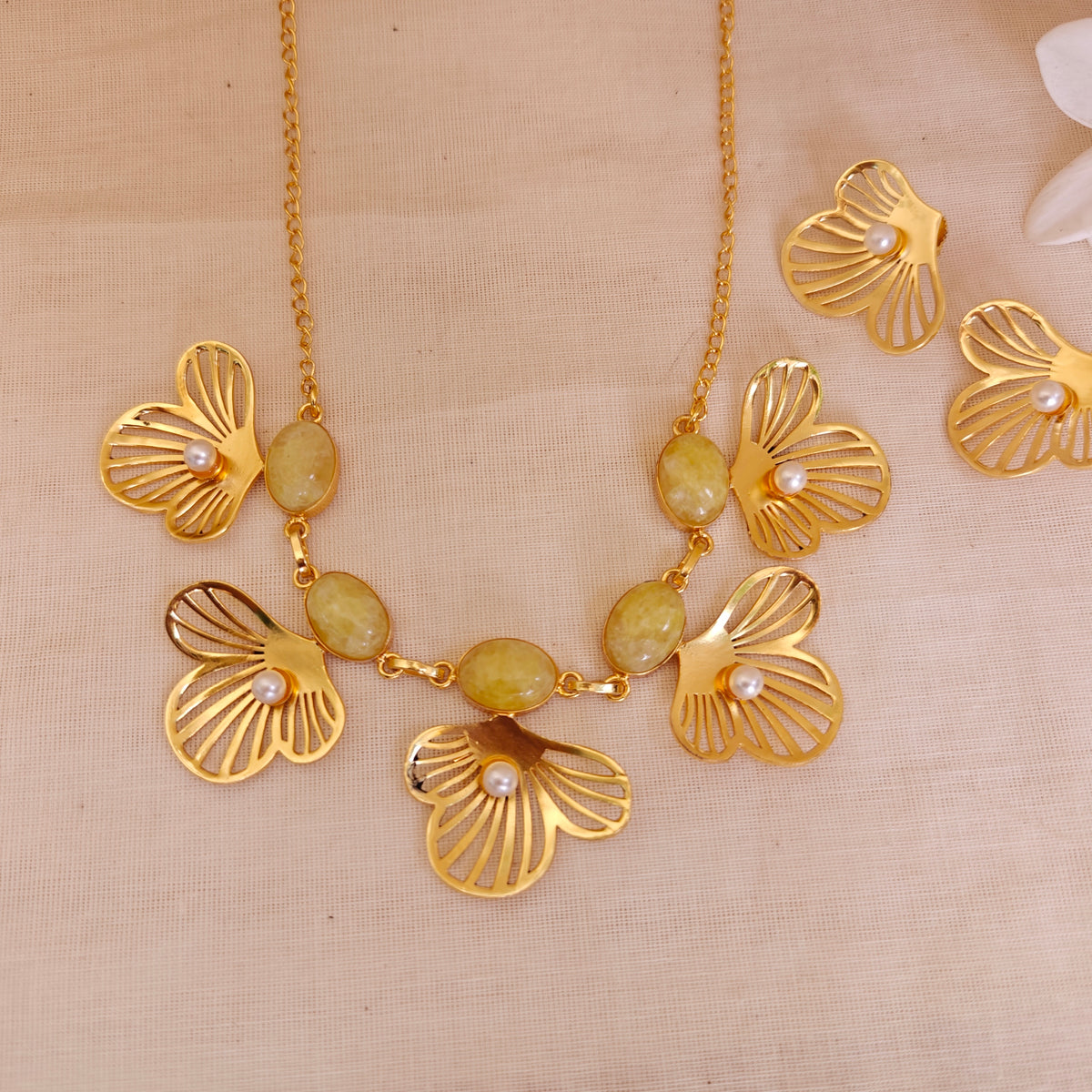 Vibrant Stones and Filigree Blooms necklace set