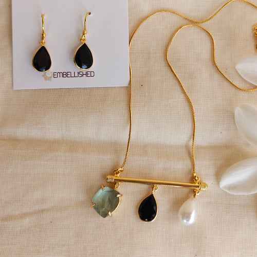 Bar pendant chain set with assorted stones
