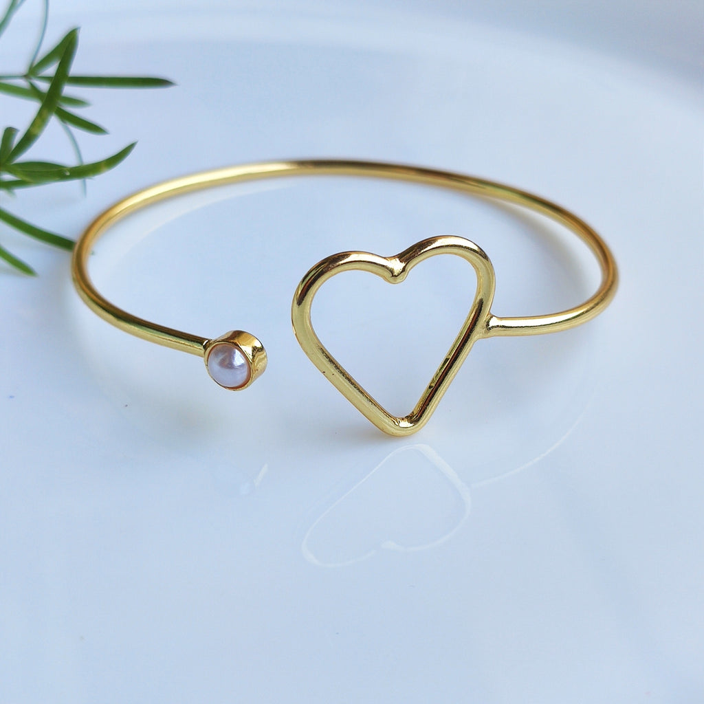 Slim heart and pearl open bangle