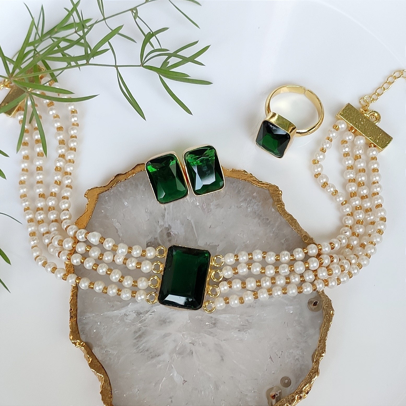 Minimal layered pearls choker set - emerald
