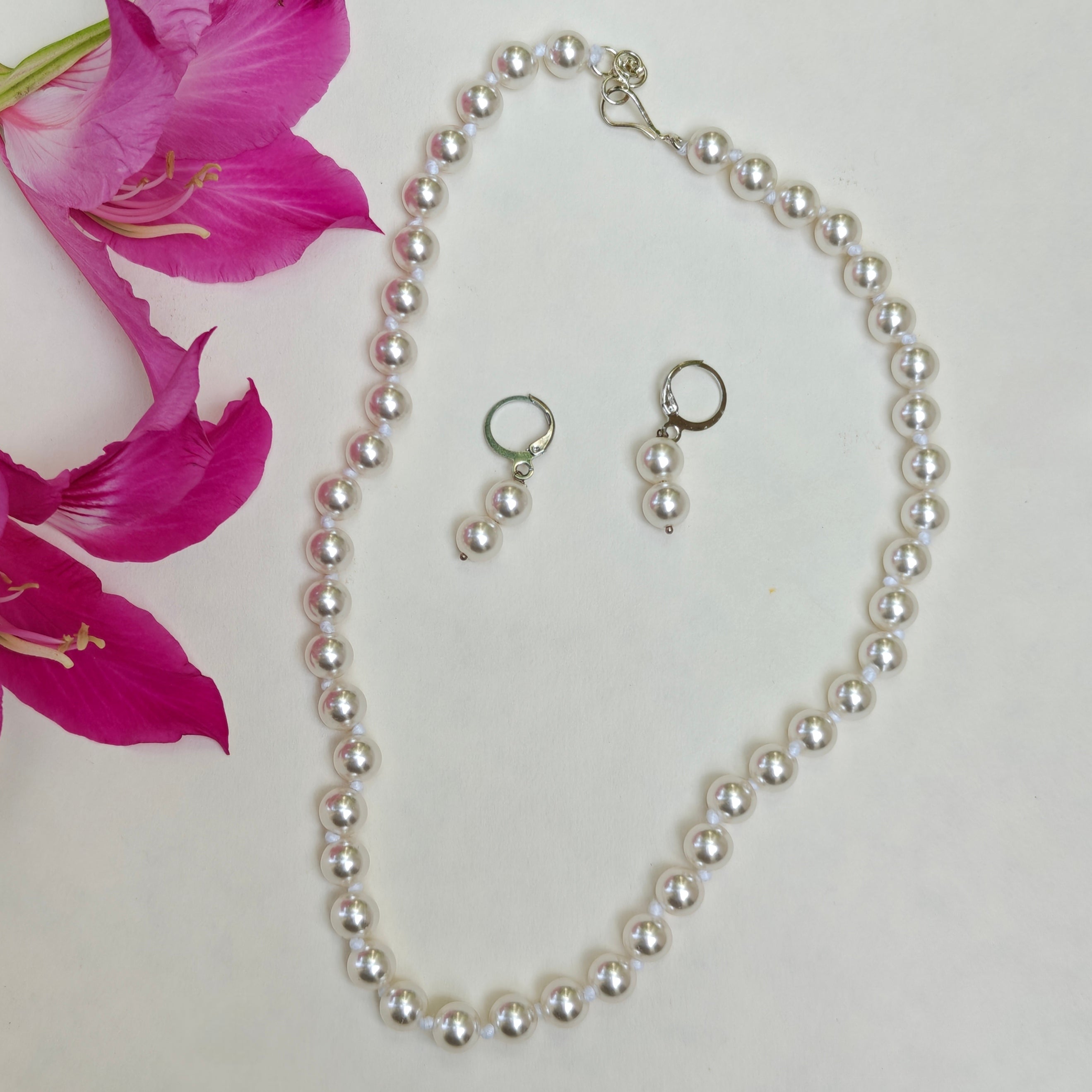 Timeless classic pearl necklace set - white