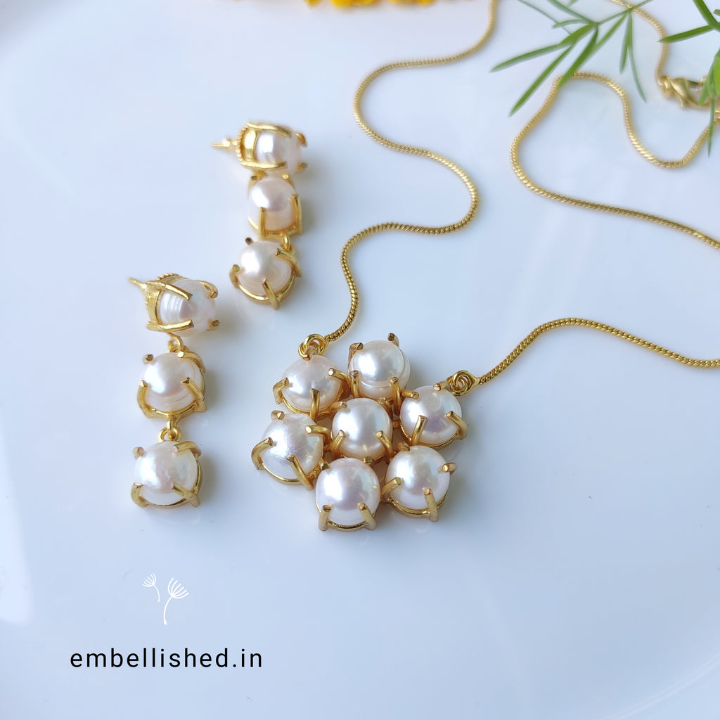 Pearl Bloom Necklace Set