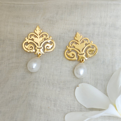 Vintage Fleur Pearl Drop Earrings