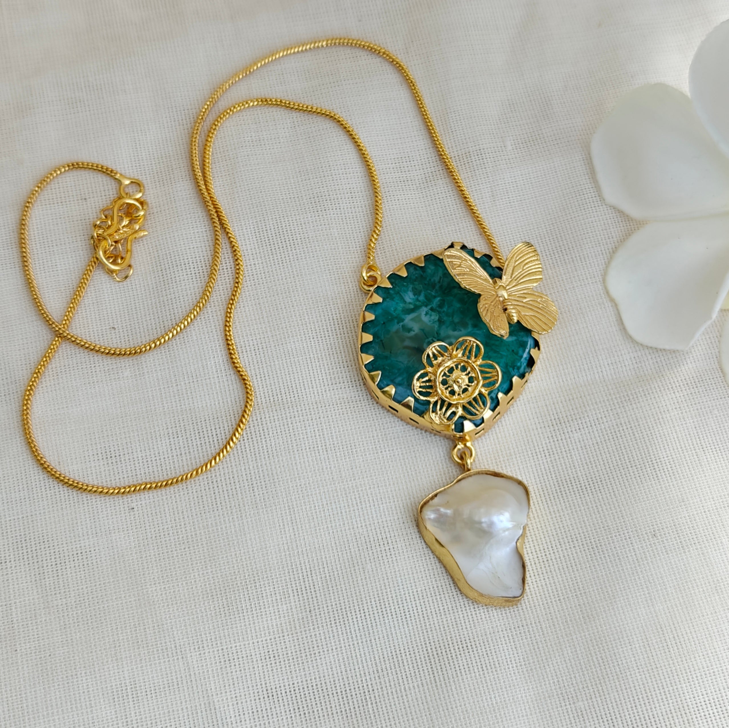 Garden Agate and Baroque Pearl pendant chain