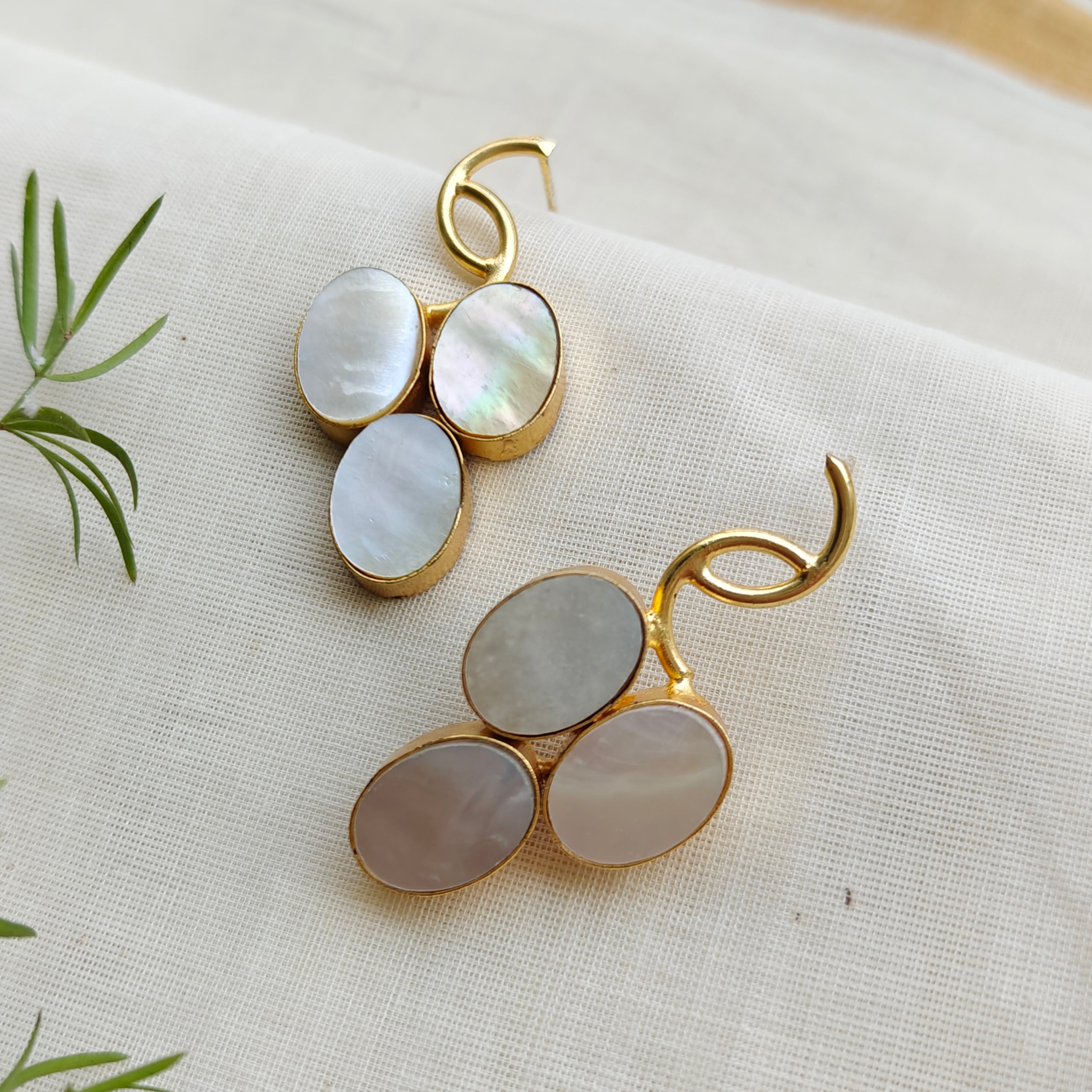 Mother of Pearls grape bunch earrings